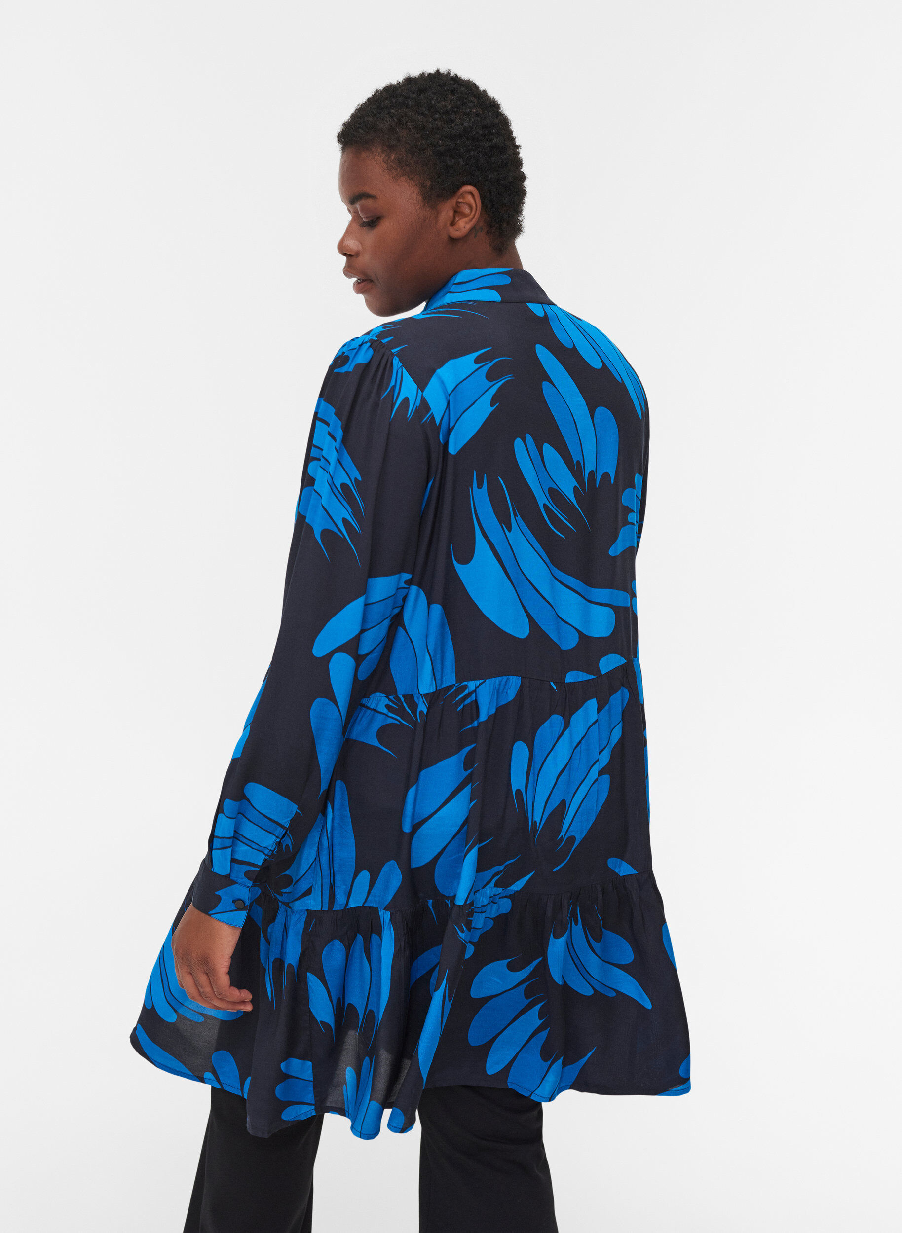 Zizzi Tunique en viscose imprim&eacute;e avec fermeture &eacute;clair, Dark Blue AOP, Model image number 1