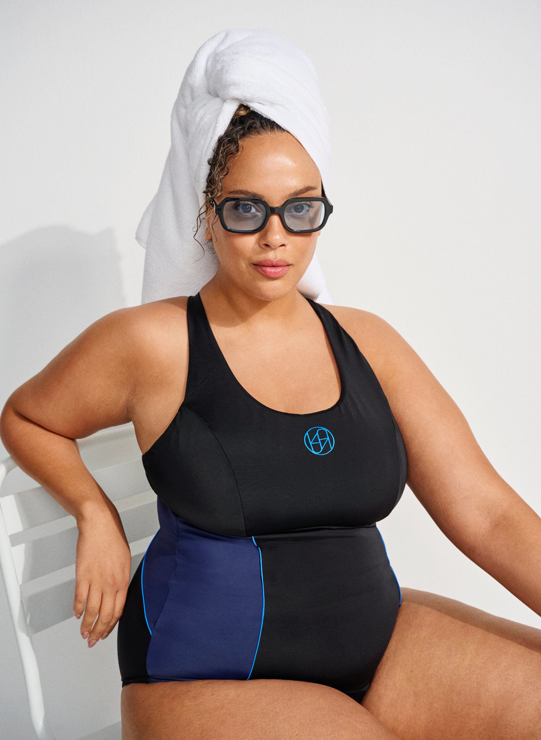Zizzi Maillot de bain de sport avec bretelles crois&eacute;es, Noir, Image image number 0