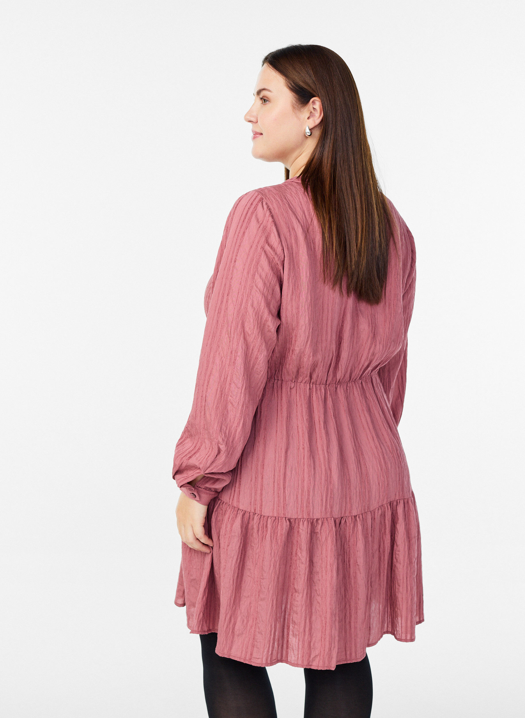 Zizzi Robe courte &agrave; texture ray&eacute;e tiss&eacute;e et taille &eacute;lastique, Rose, Model image number 2