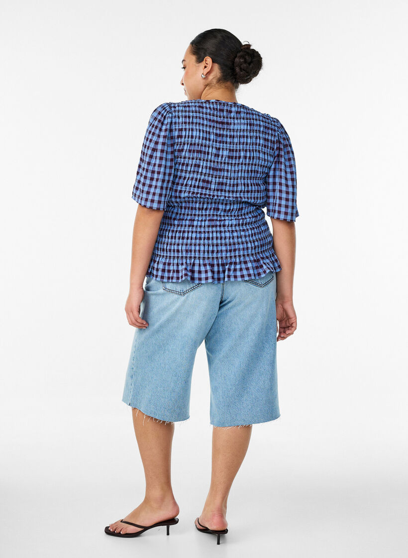 Jean cropped &agrave; effet us&eacute; et bords bruts, Bleu Clair, Model