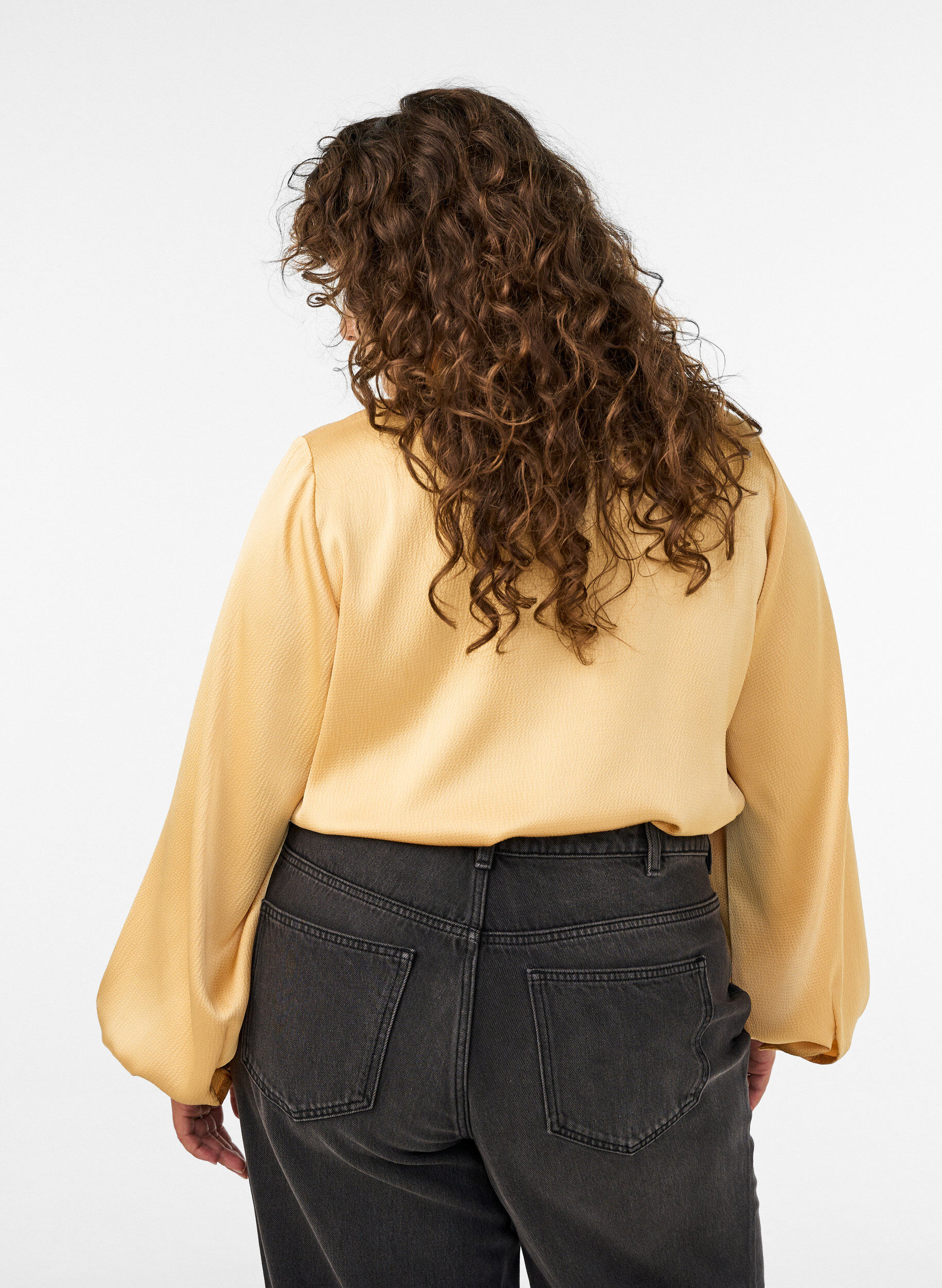 ZizziBlouse avec col de chemise et col en V, Jaune clair, Model image number 2