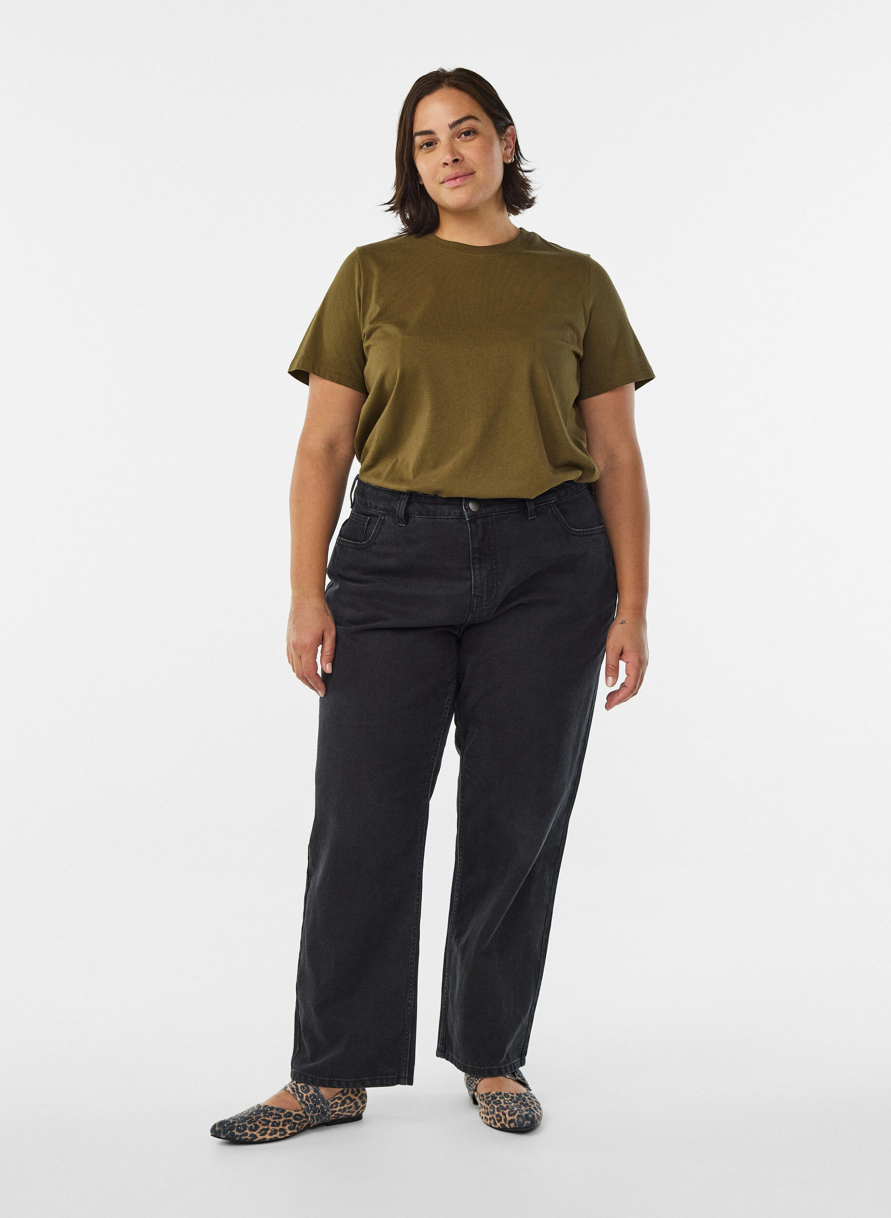 Zizzi T-shirt basique en coton &agrave; col rond, Vert fonc&eacute;, Model image number 1