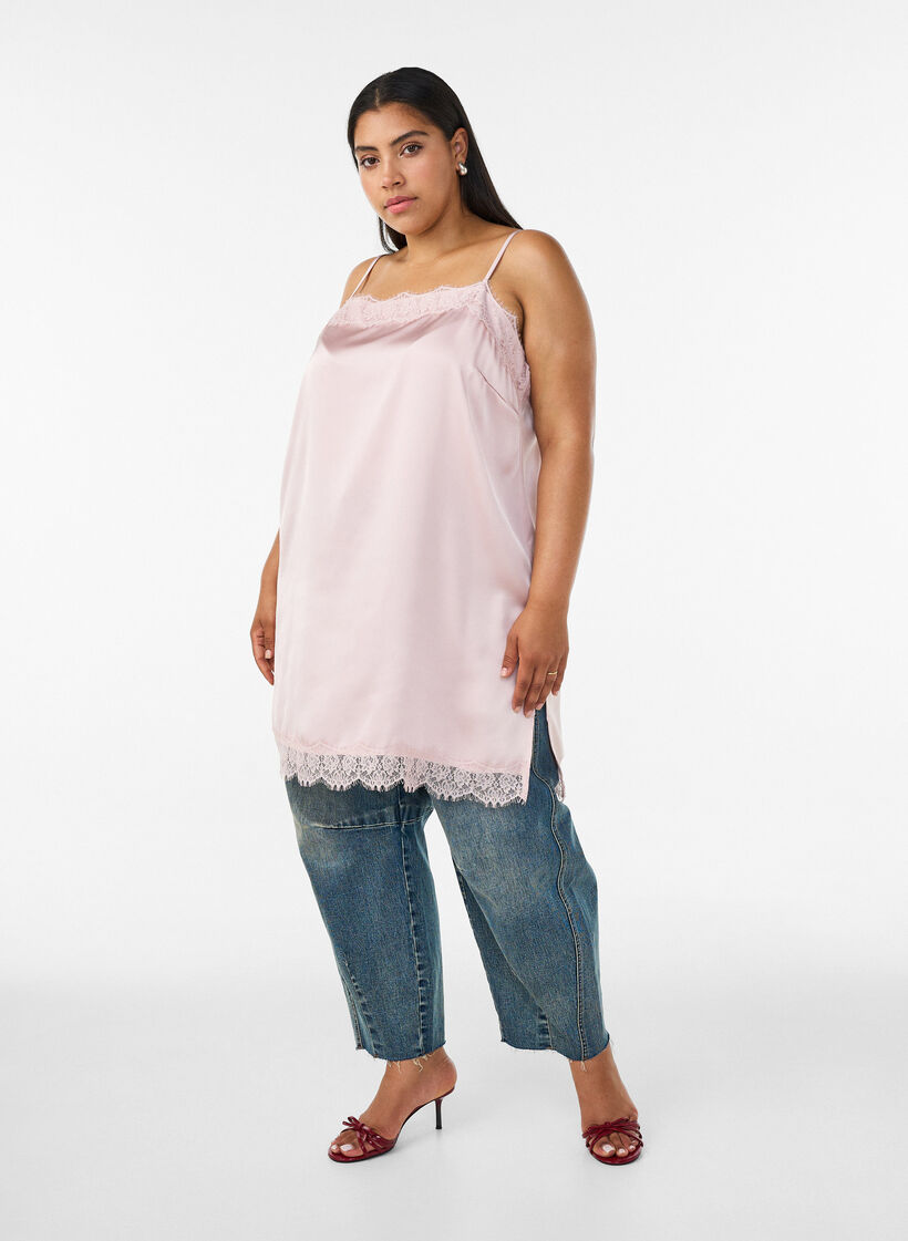 Haut long en satin bord&eacute; de dentelle, Rose poudr&eacute;e, Model image number 3