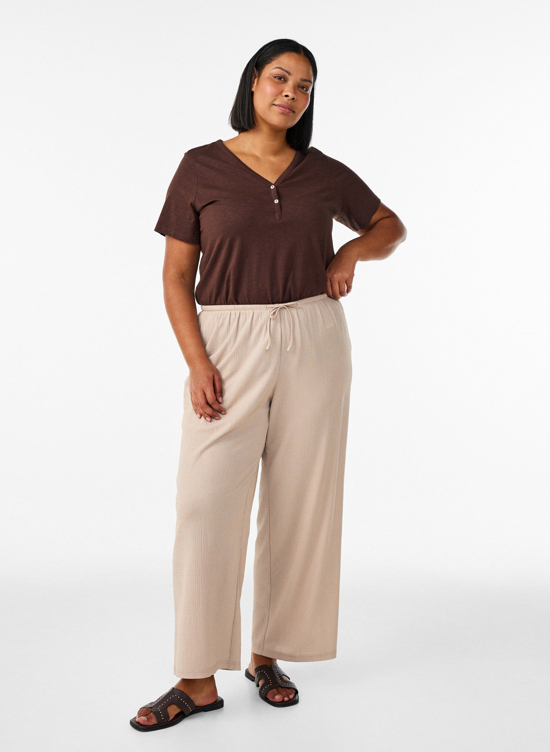 Zizzi T-shirt dot&eacute; de boutons, Marron, Model image number 1