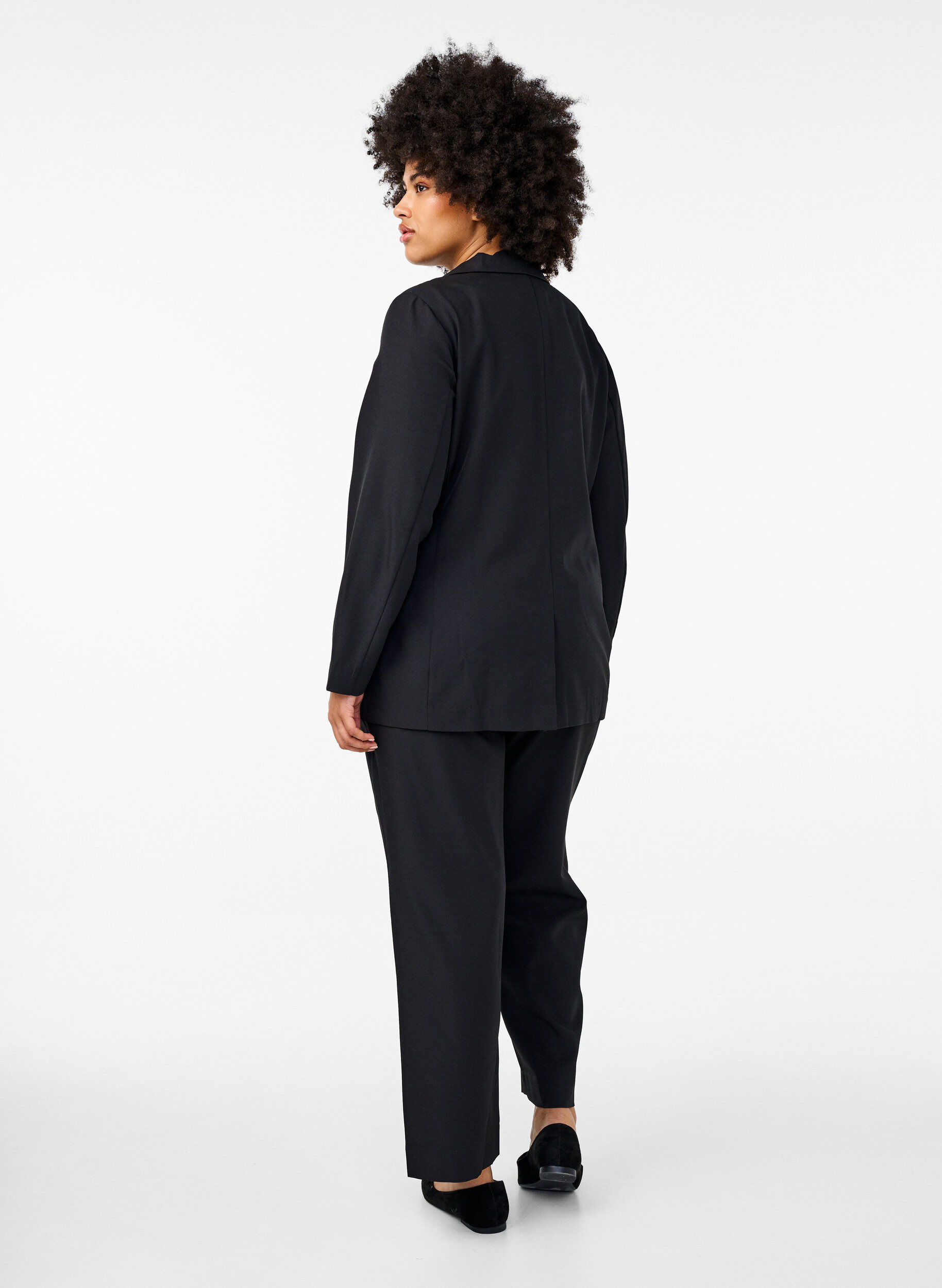 Zizzi FLASH - Pantalon large dot&eacute; de poches, Black, Model image number 1