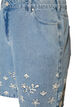 Short en jean taille haute avec broderie anglaise, Bleu Clair, Packshot image number 2