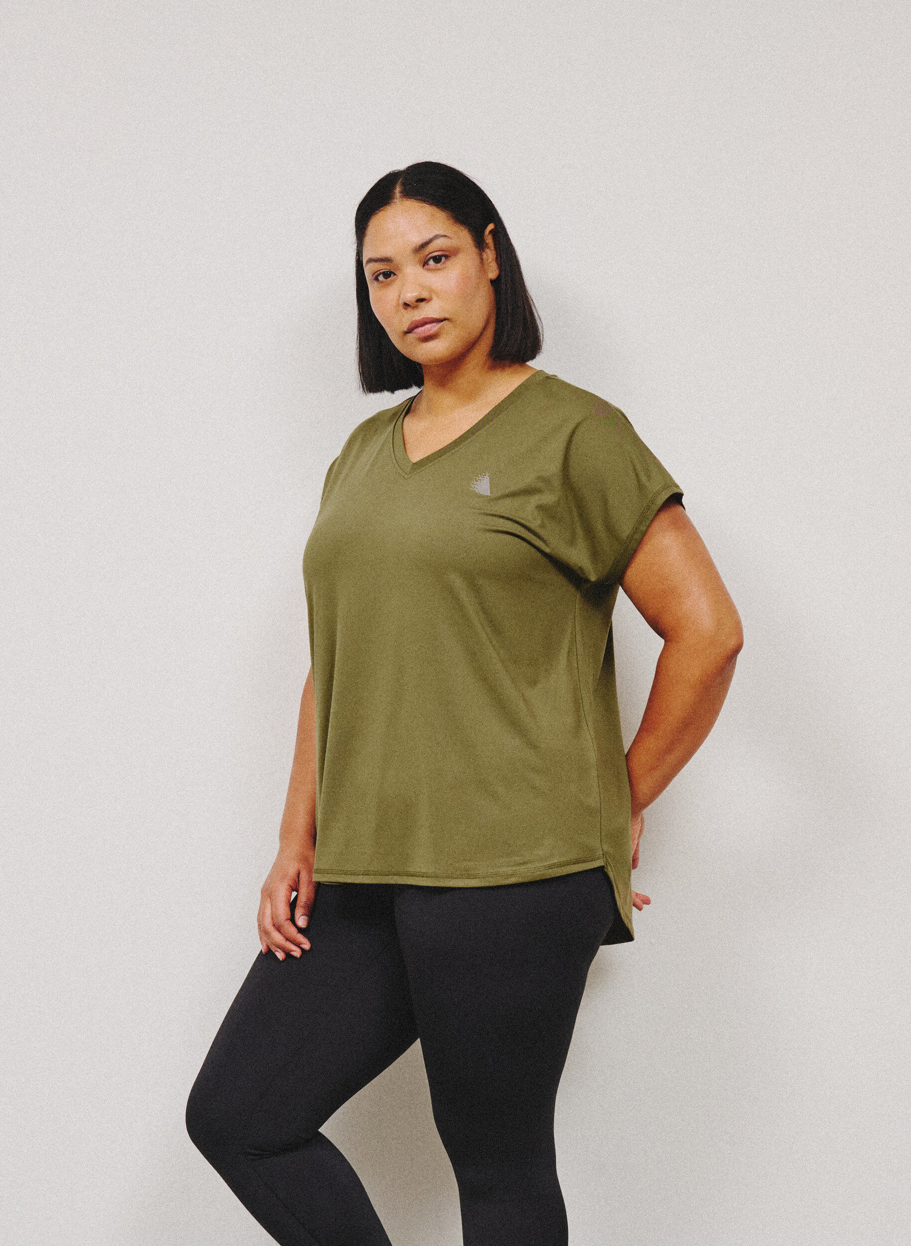 T-shirt de sport &agrave; manches courtes avec col en V