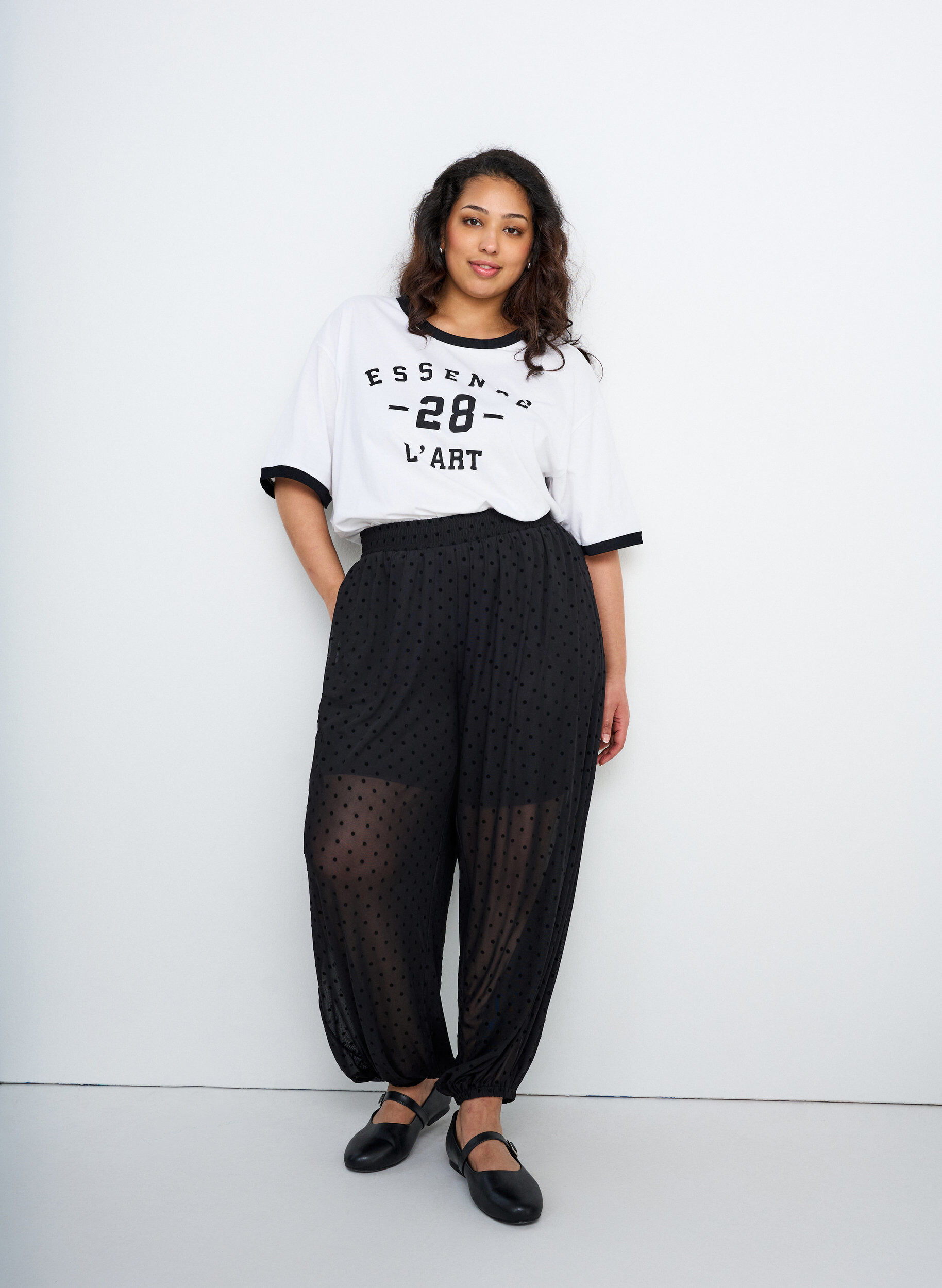 T-shirt en coton avec imprim&eacute; texte et coupe boxy