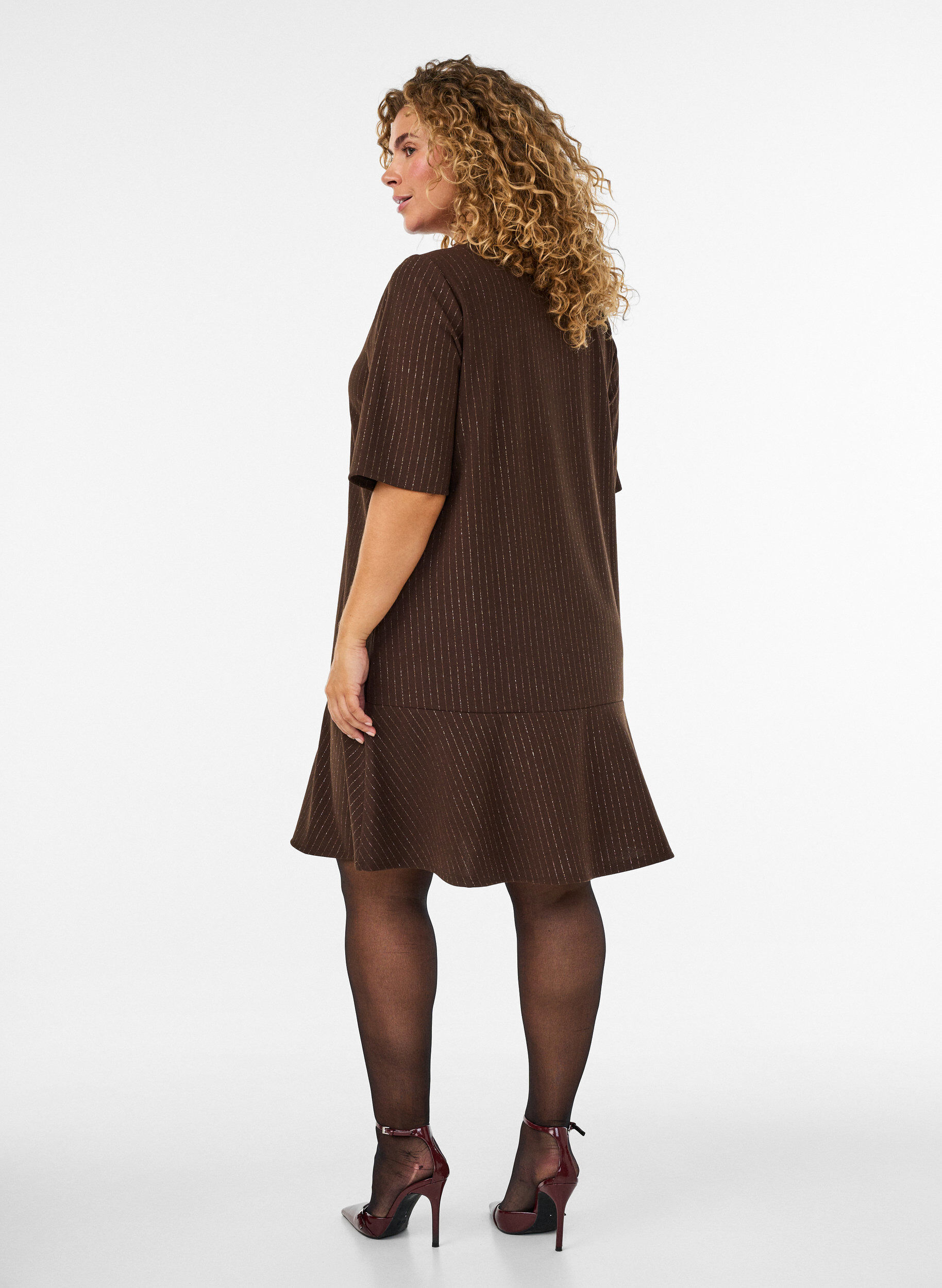 ZizziRobe courte coupe &eacute;vas&eacute;e avec des rayures paillet&eacute;es, Marron, Model image number 2