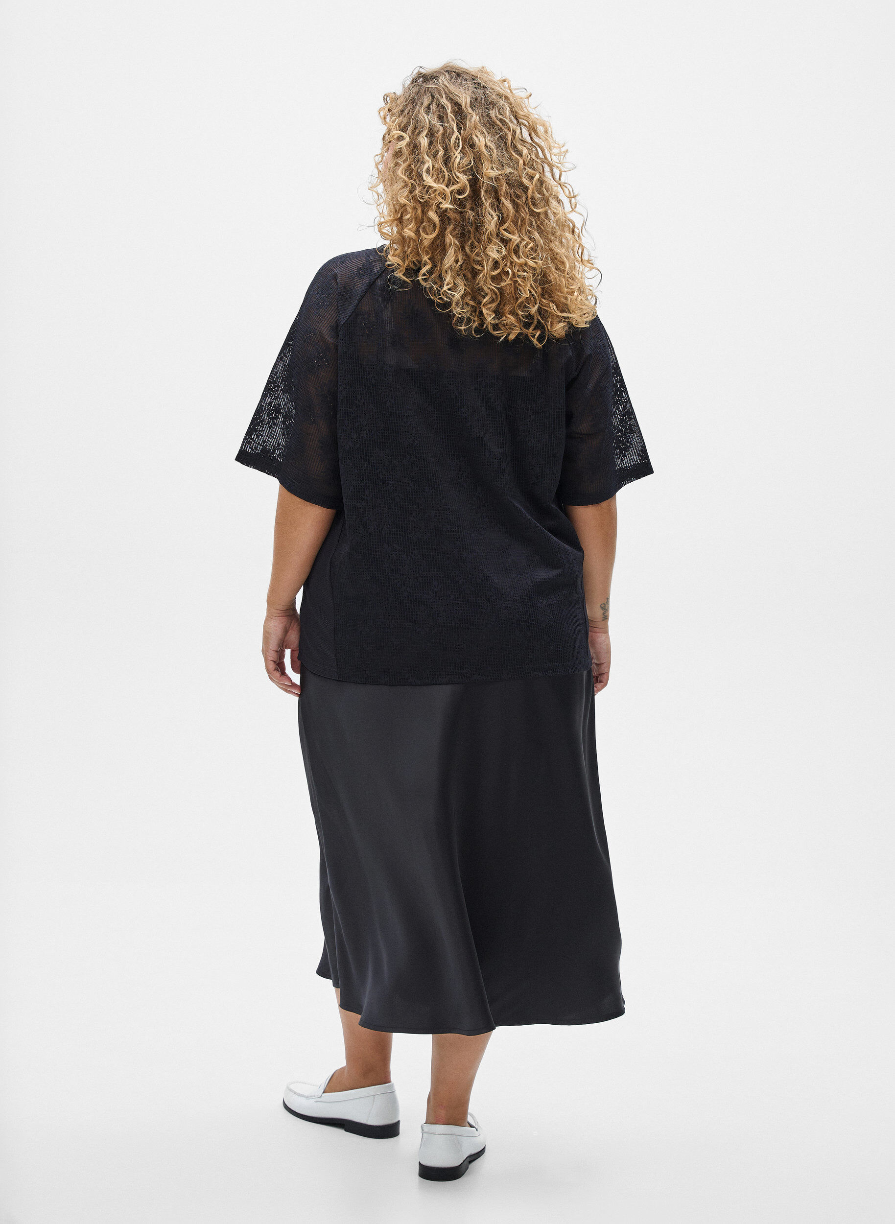 Zizzi T-shirt en dentelle avec imprim&eacute; texte, Noir, Model image number 2