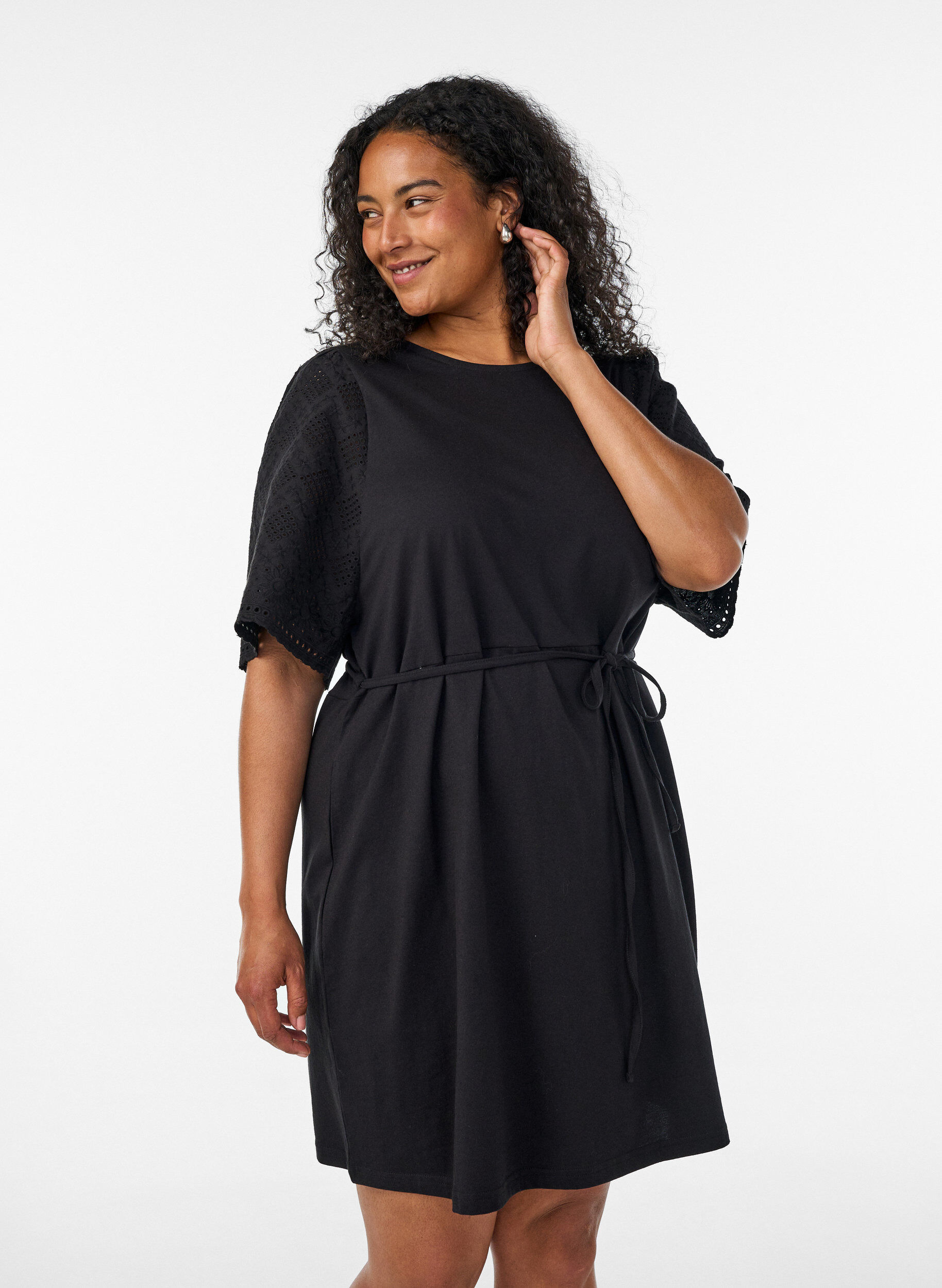 ZizziRobe en coton avec manches en broderie anglaise et ceinture &agrave; nouer, Noir, Model image number 0
