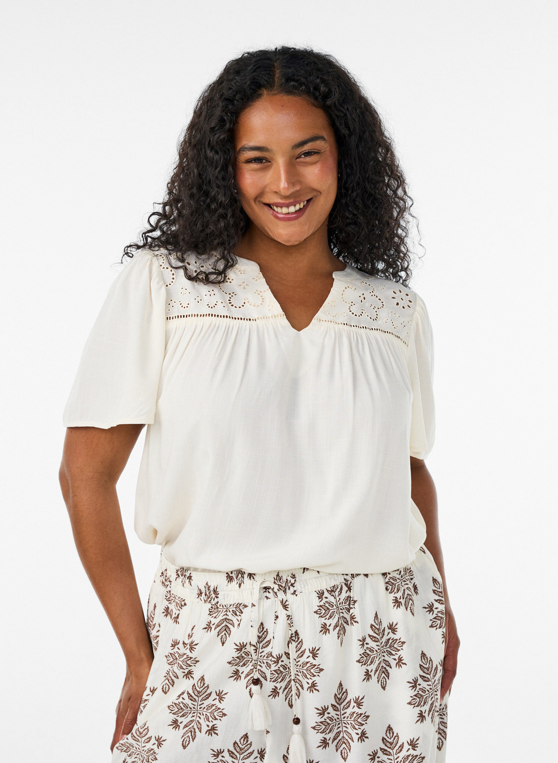 ZizziBlouse en viscose avec broderie anglaise, Beige, Model image number 0