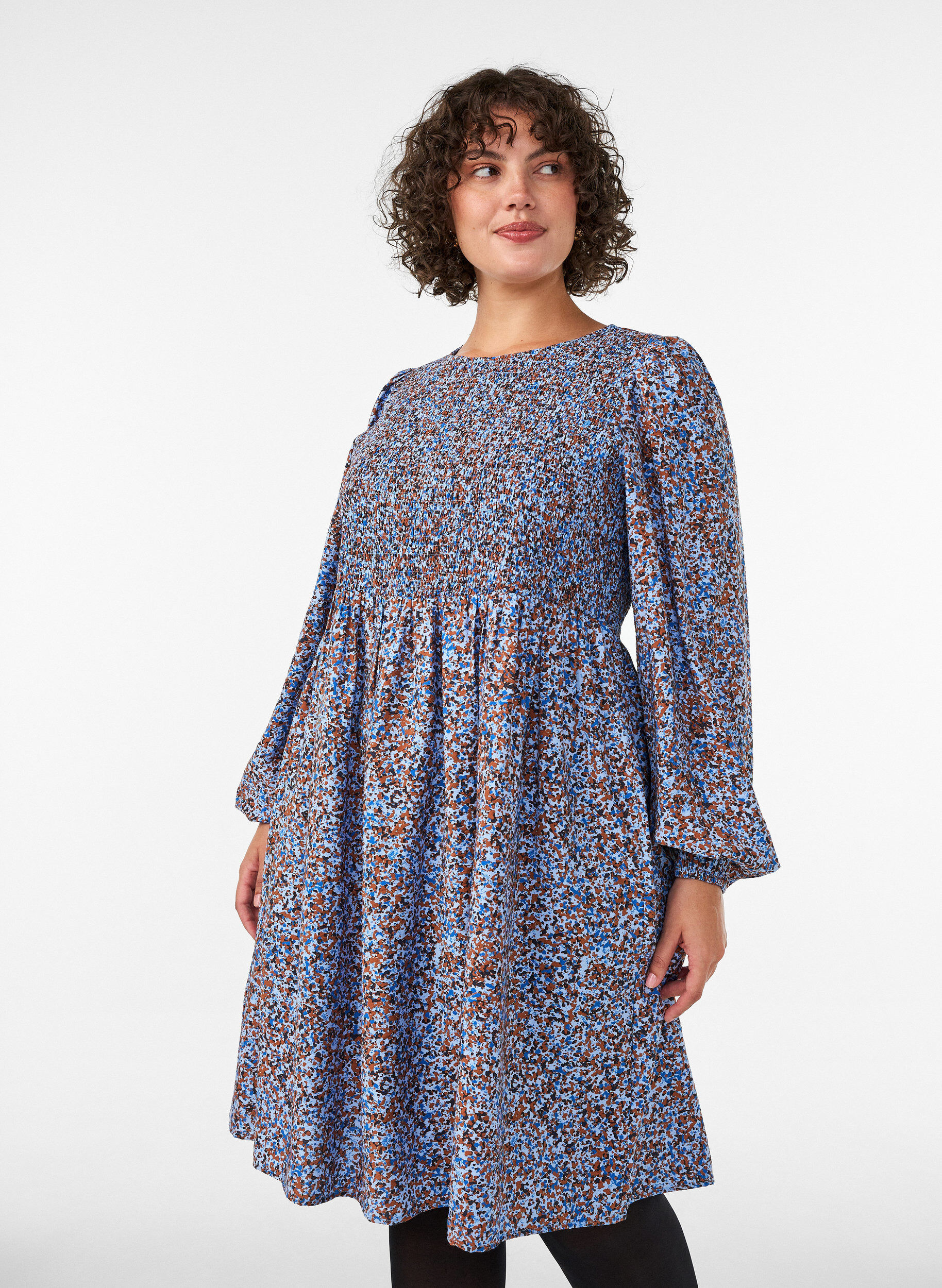 Robe smock&eacute;e en viscose &agrave; imprim&eacute; int&eacute;gral, Bleu Clair, Model