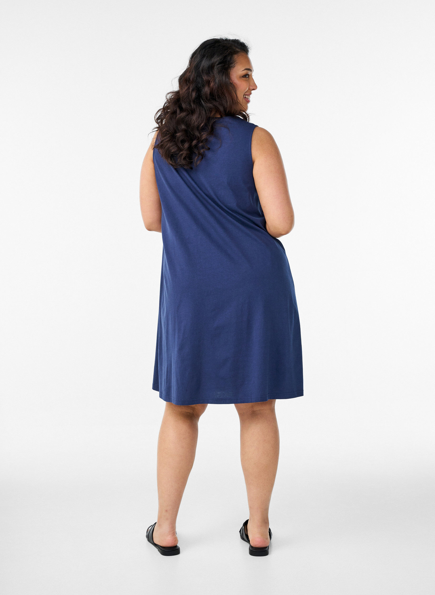 Zizzi Robe &eacute;vas&eacute;e sans manches, Bleu, Model image number 2