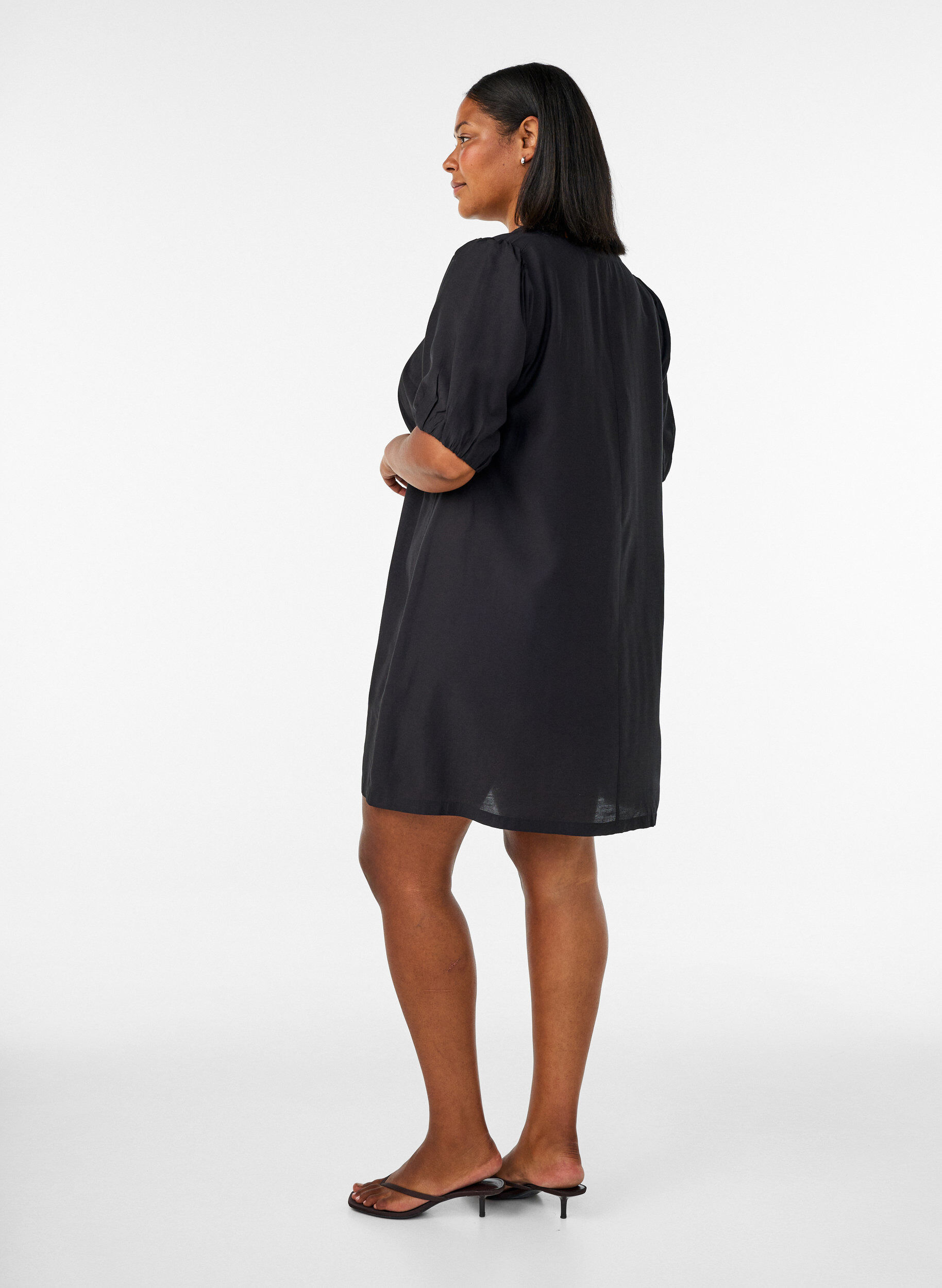 ZizziRobe courte coupe &eacute;vas&eacute;e avec col en V, Noir, Model image number 2