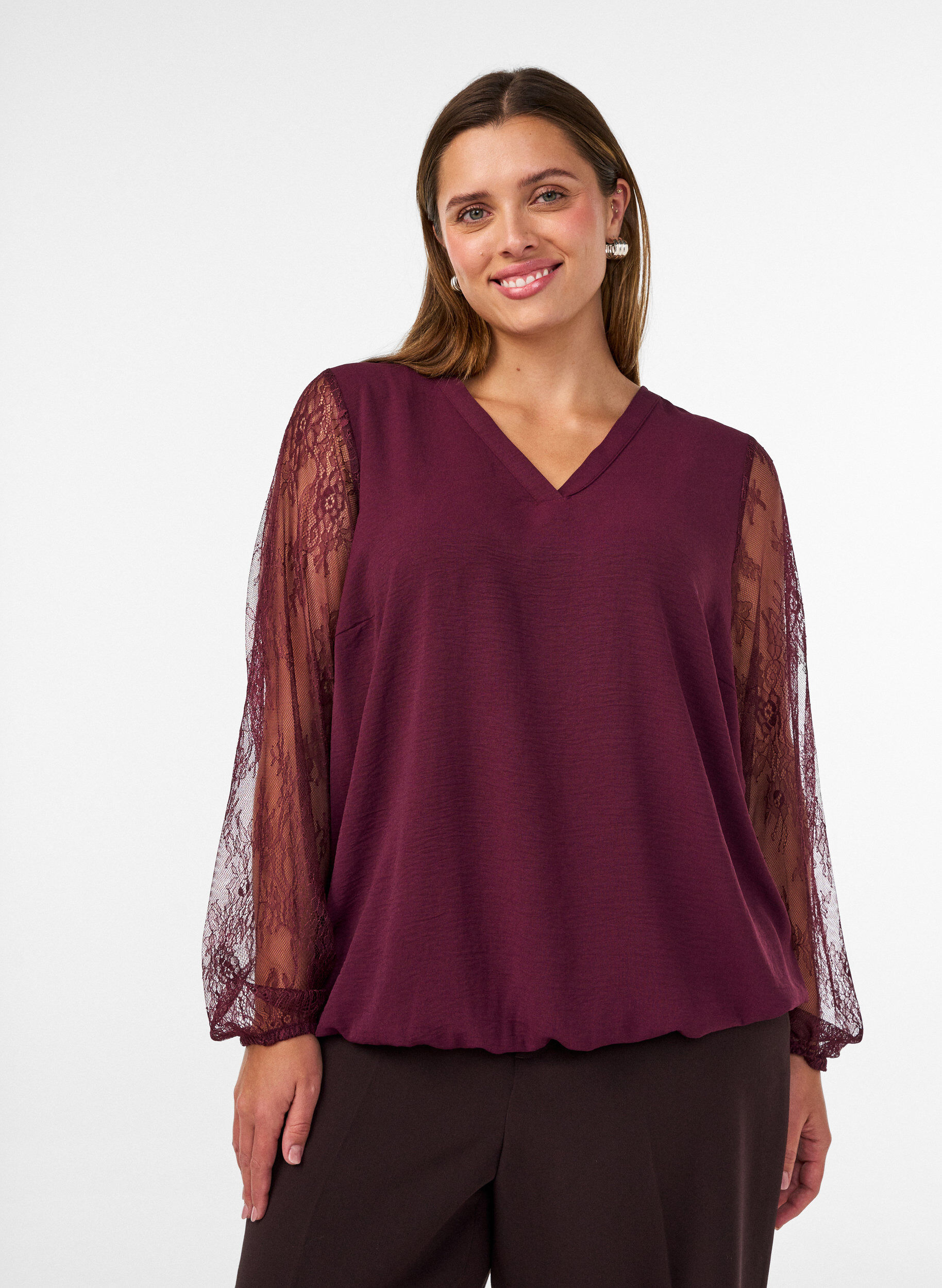 Blouse avec manches en dentelle et coupe ballon, Bordeaux, Model