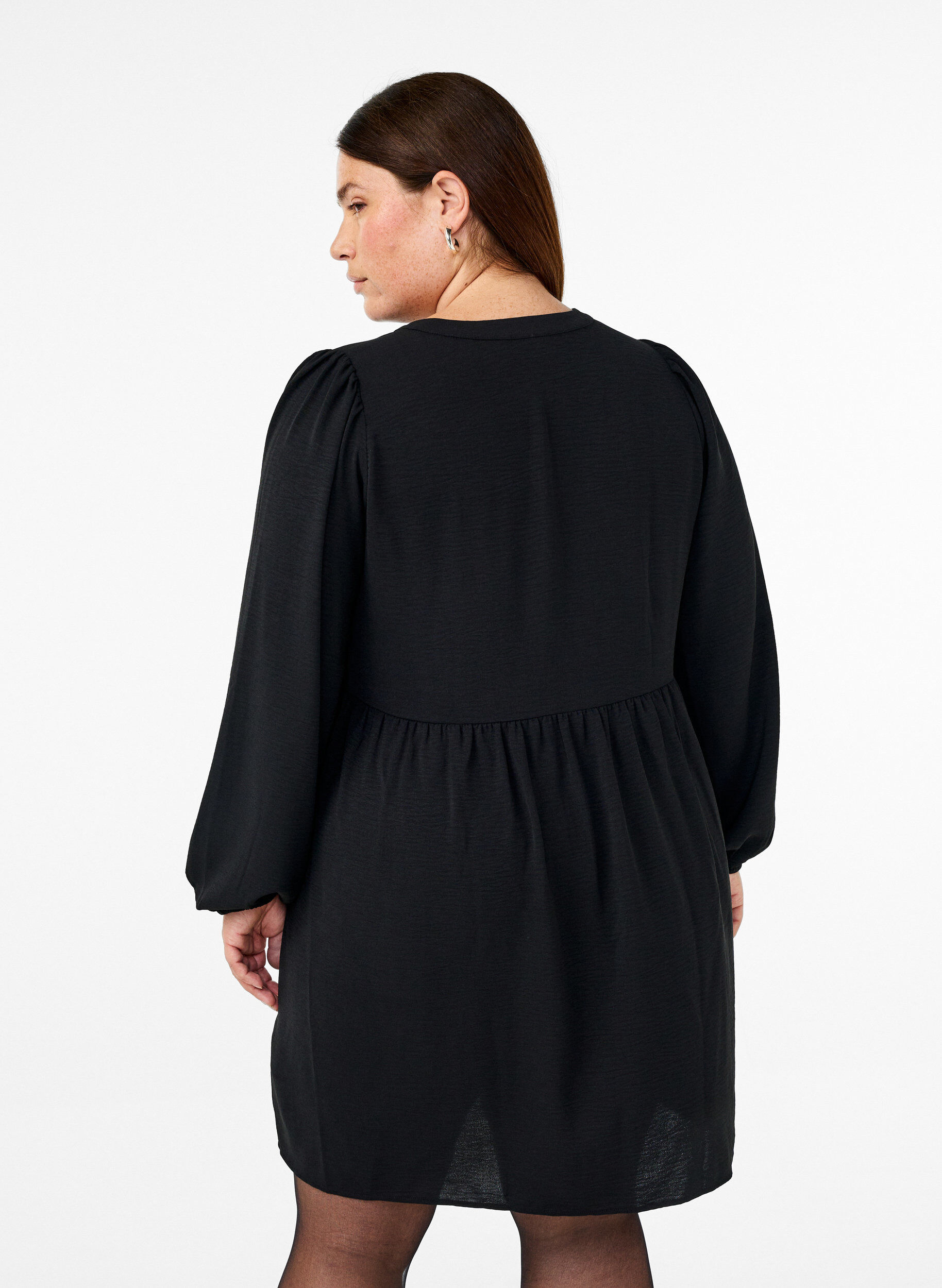 Zizzi FLASH - Robe courte avec des plis et des manches longues, Noir, Model image number 2