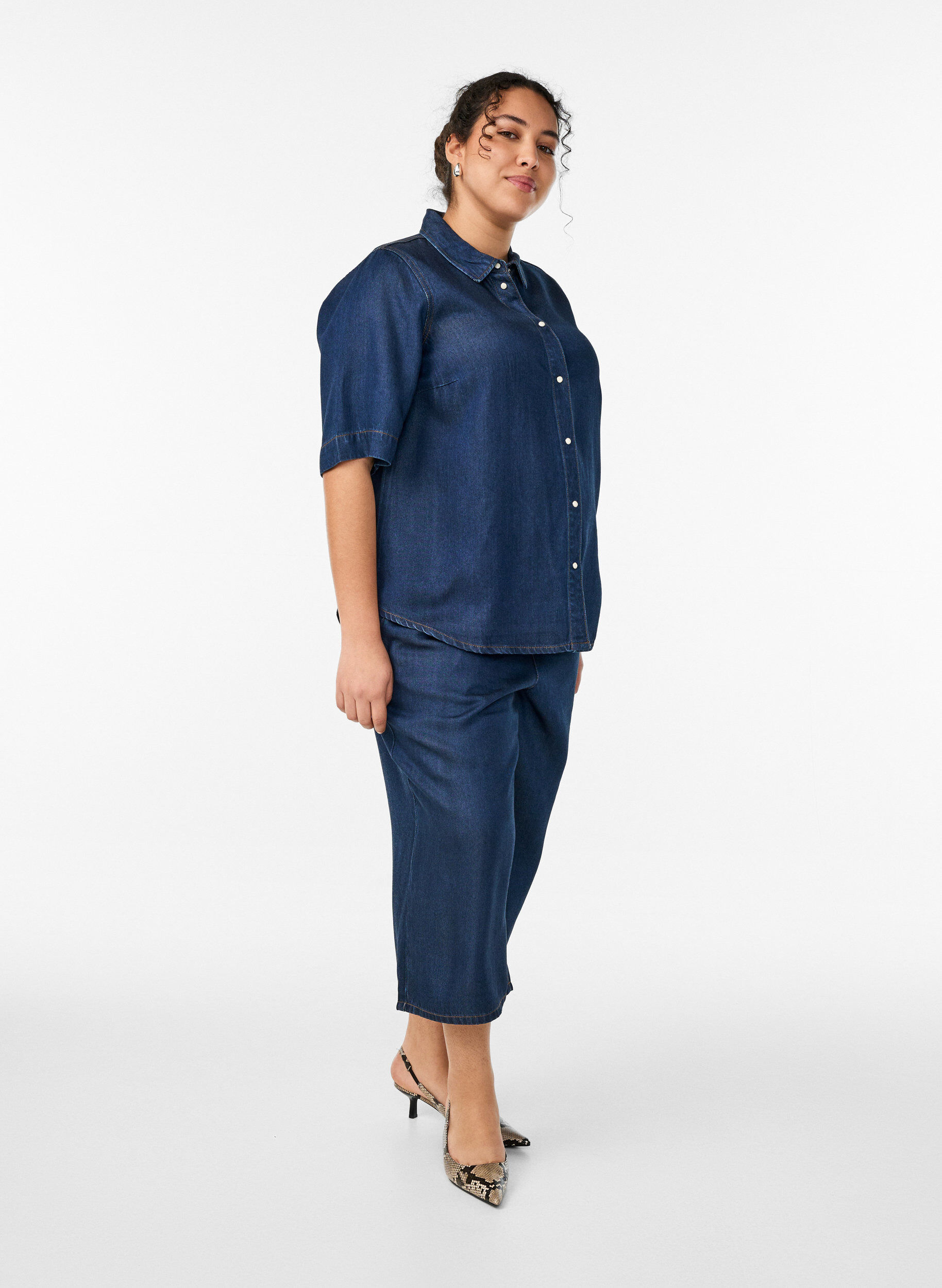 Zizzi Culotte en lyocell jambes larges aspect denim, Bleu, Model image number 0