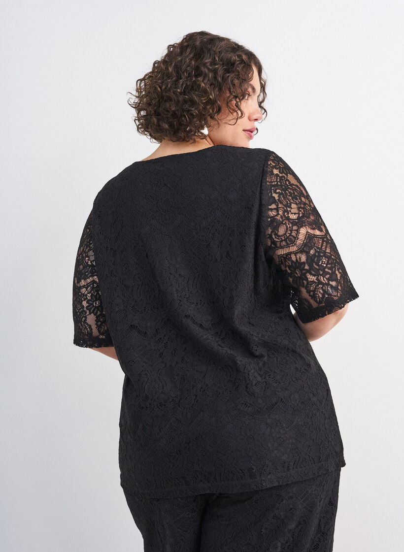 Blouse en dentelle avec boutons d&eacute;coratifs, Noir, Model image number 2