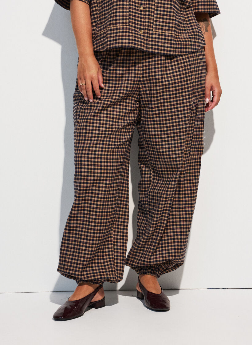 Pantalon cargo en coton &agrave; carreaux, Marron, Model