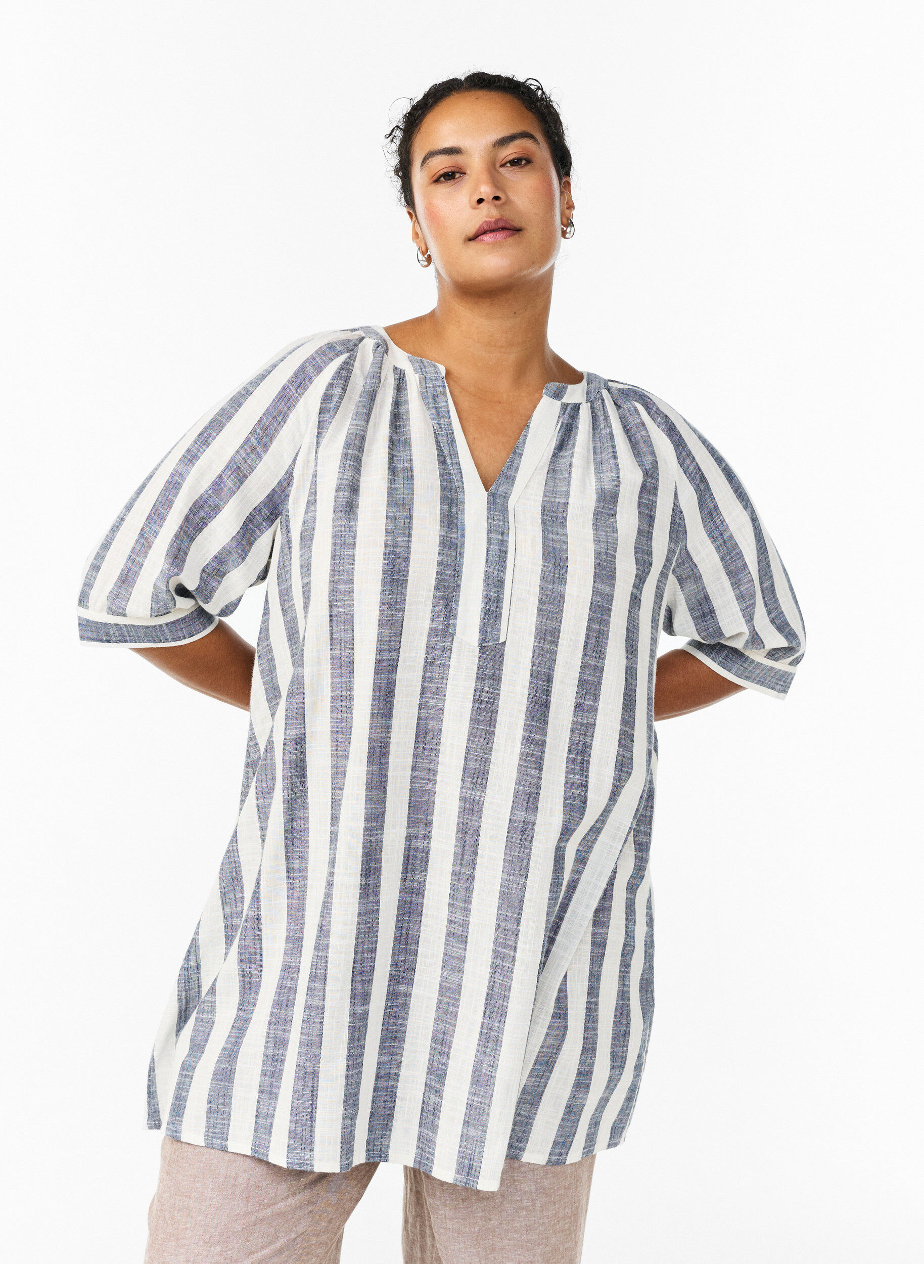 Tunique en coton avec un col en V, Bleu, Model