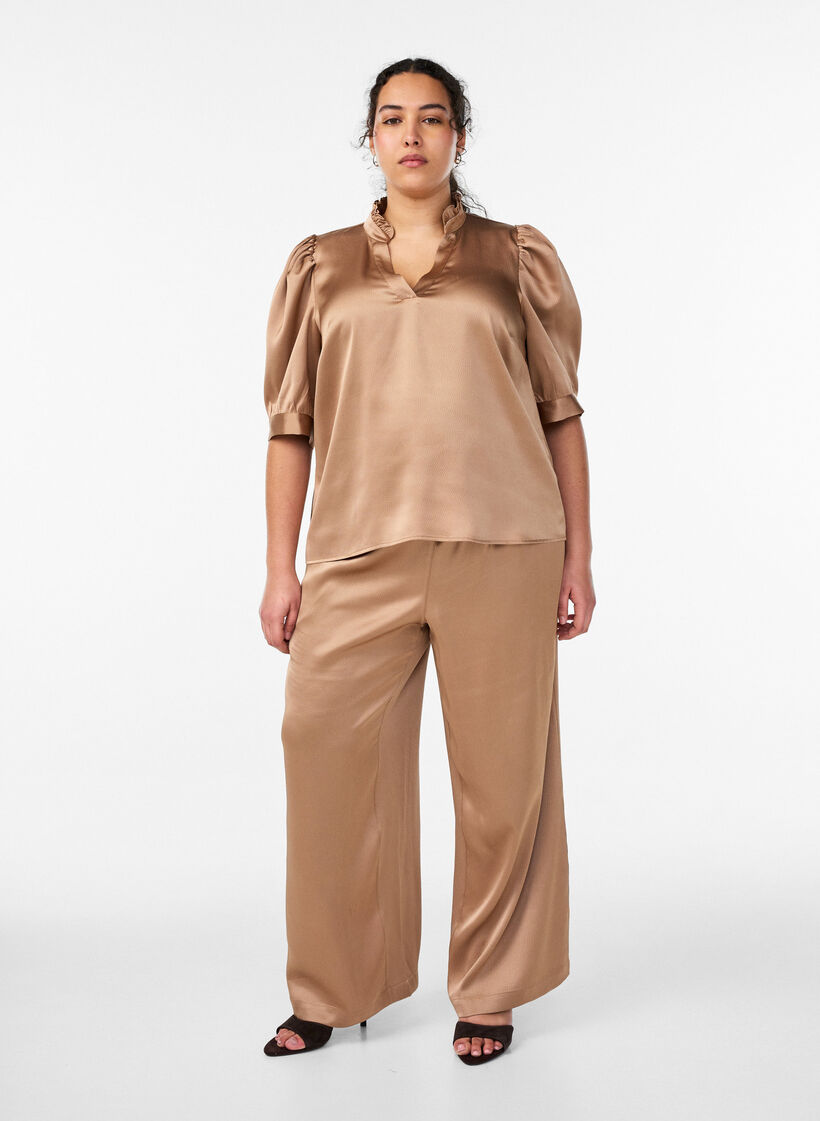 Pantalon aspect satin &agrave; jambes larges et droites, Marron, Model image number 0