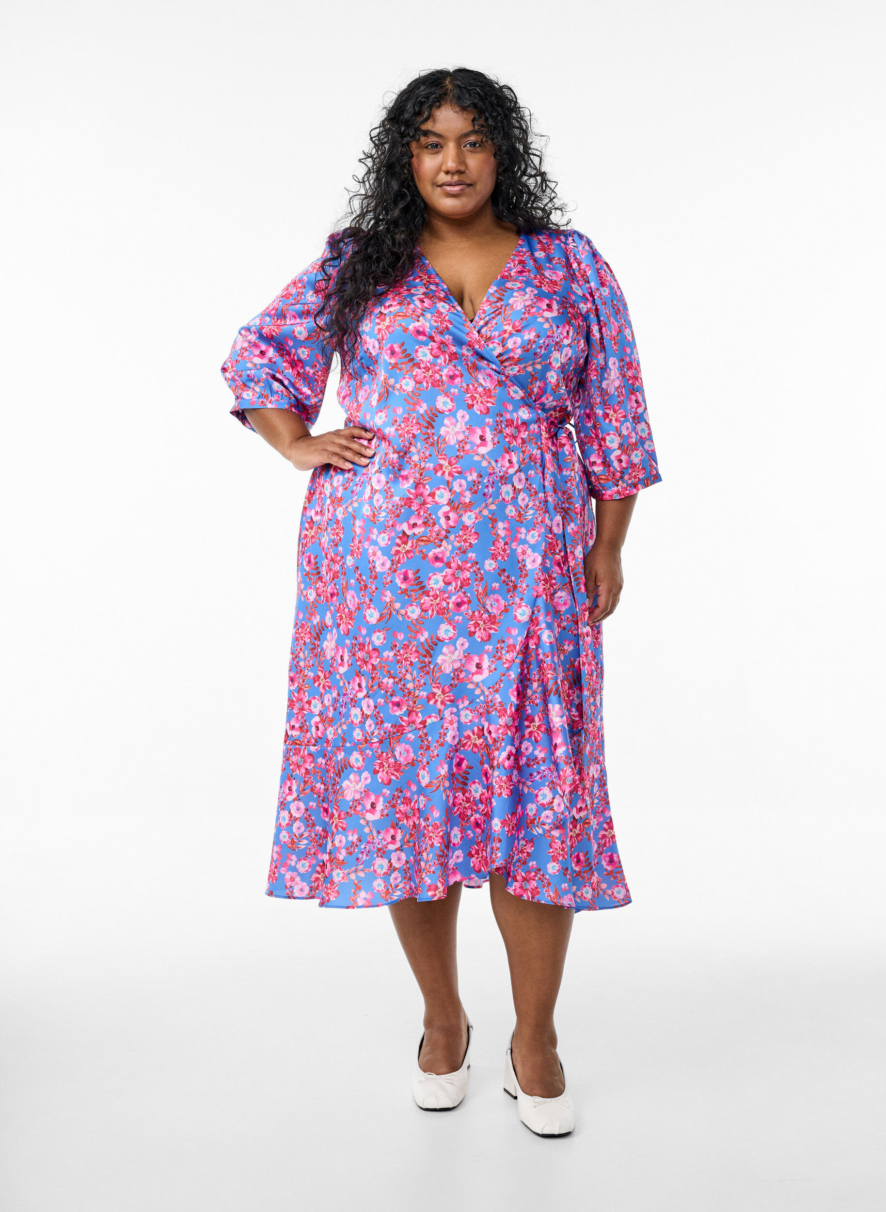 Robe portefeuille &agrave; imprim&eacute; floral et manches 3/4, Bleu, Model