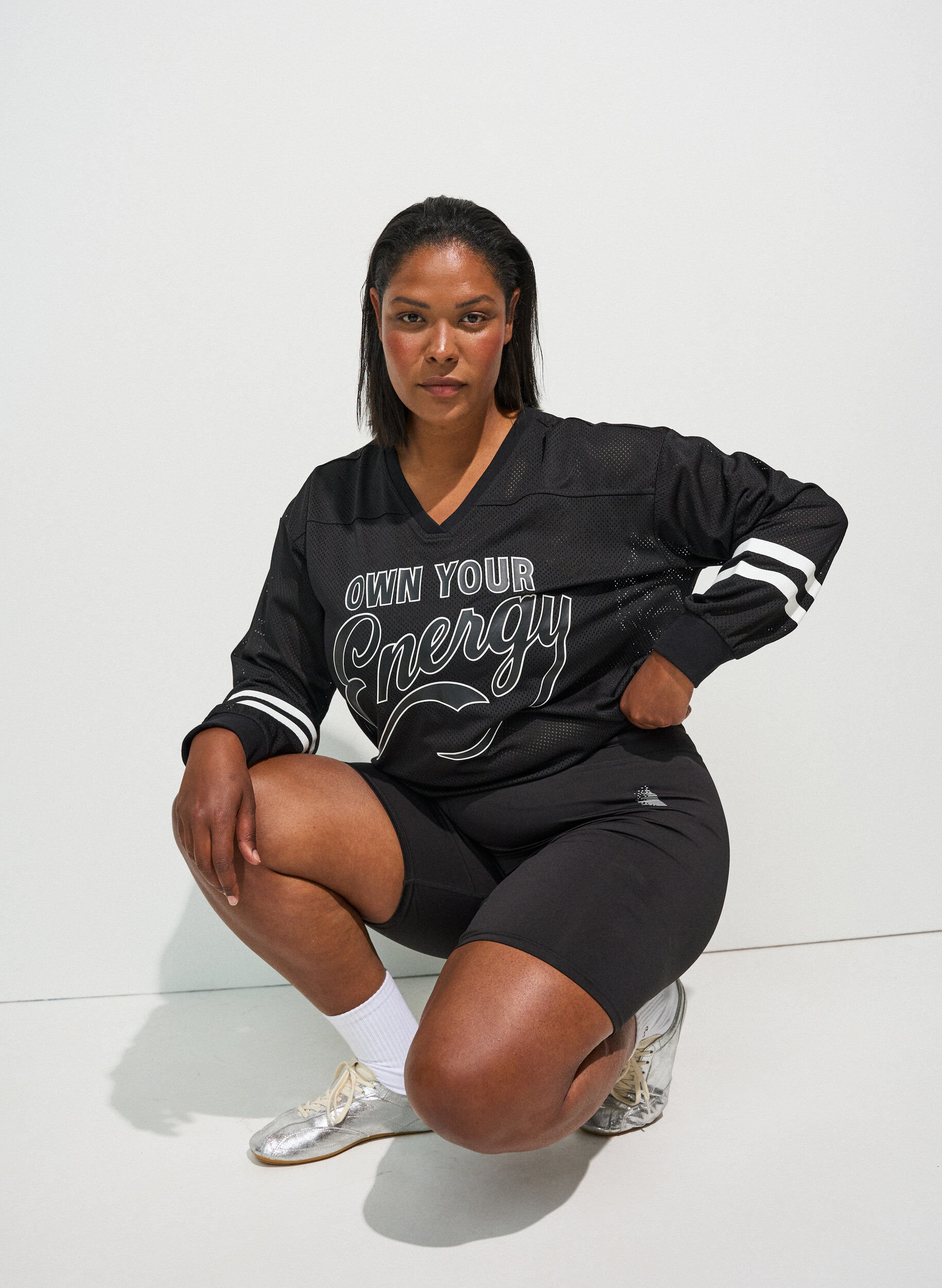 ZizziHaut sportif en maille avec imprim&eacute; texte, Noir, Model image number 0
