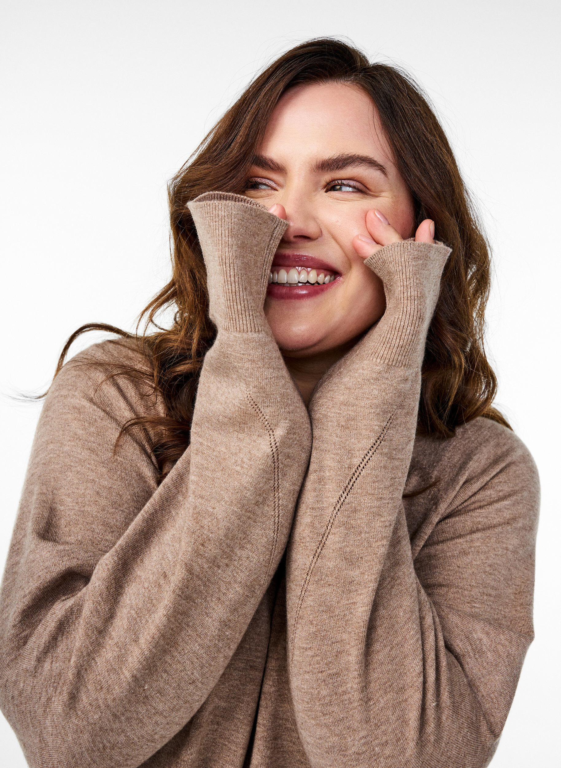 Zizzi Blouse en maille &agrave; col rond et motif tricot&eacute;, Marron, Image image number 0