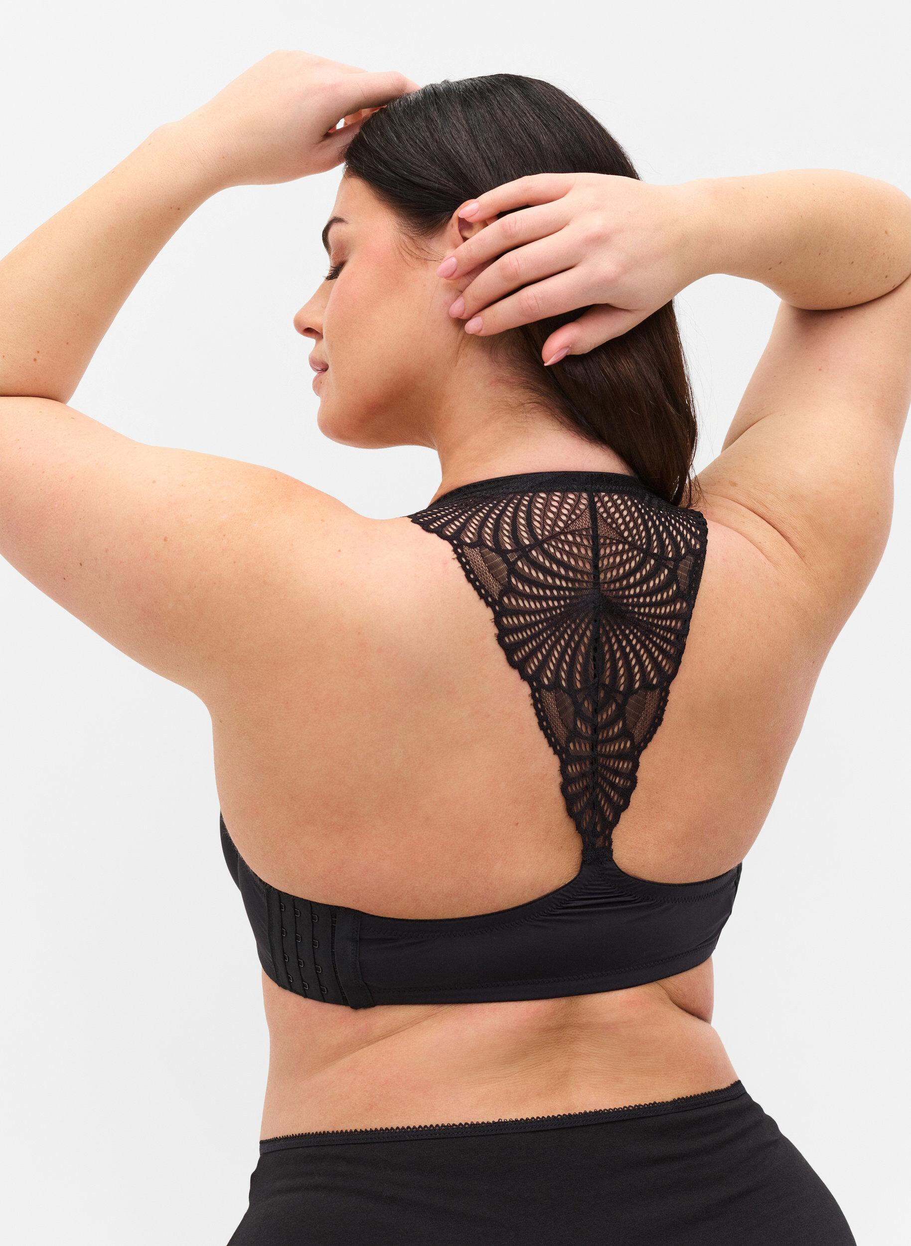 Zizzi Soutien-gorge &agrave; armatures avec dos en dentelle, Noir, Model image number 1