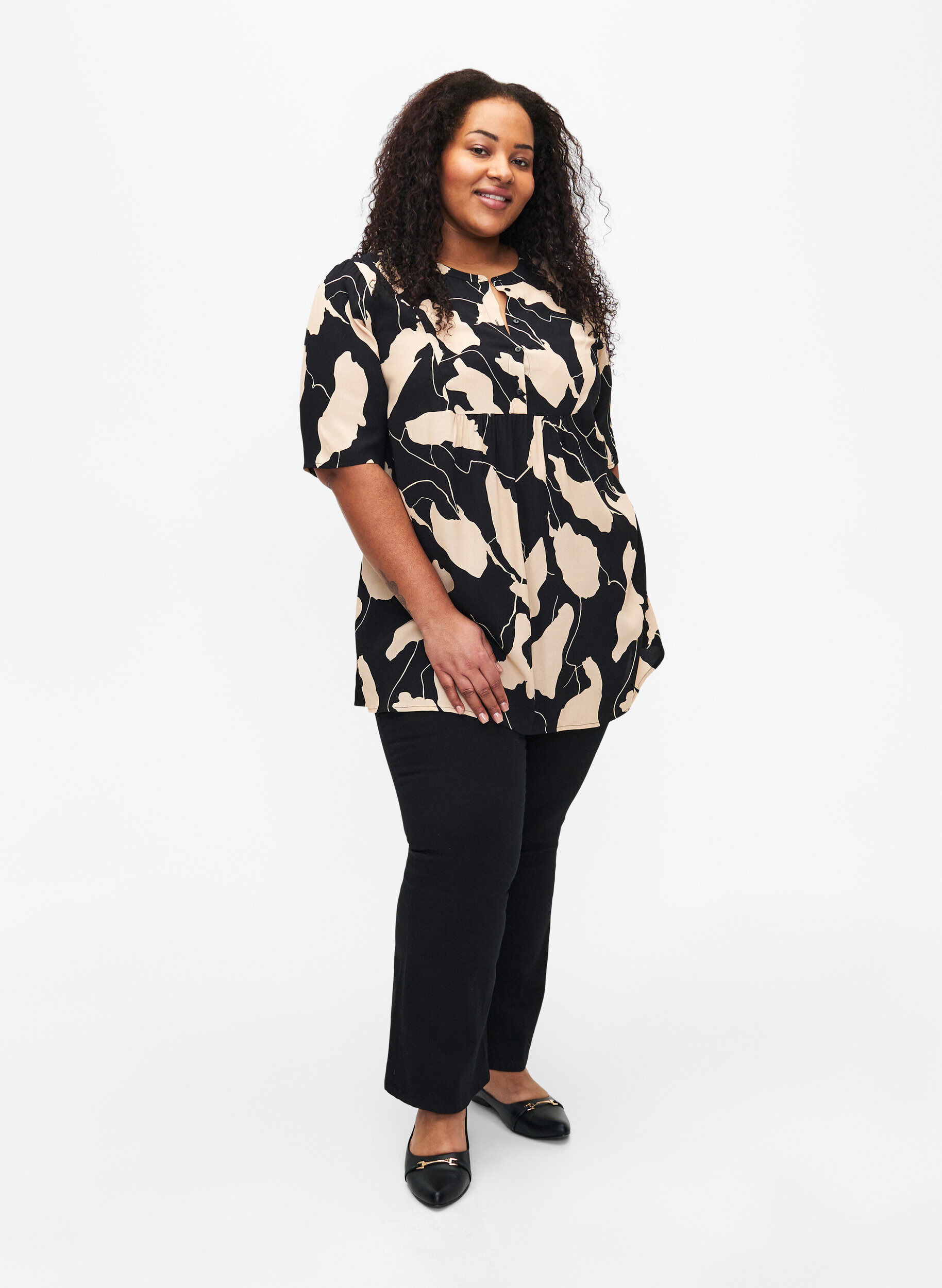 Zizzi Tunique imprim&eacute;e en viscose, Black AOP, Model image number 2