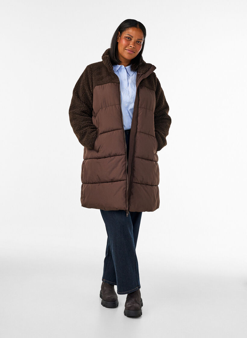 Doudoune mi-longue avec polaire teddy, Marron, Model