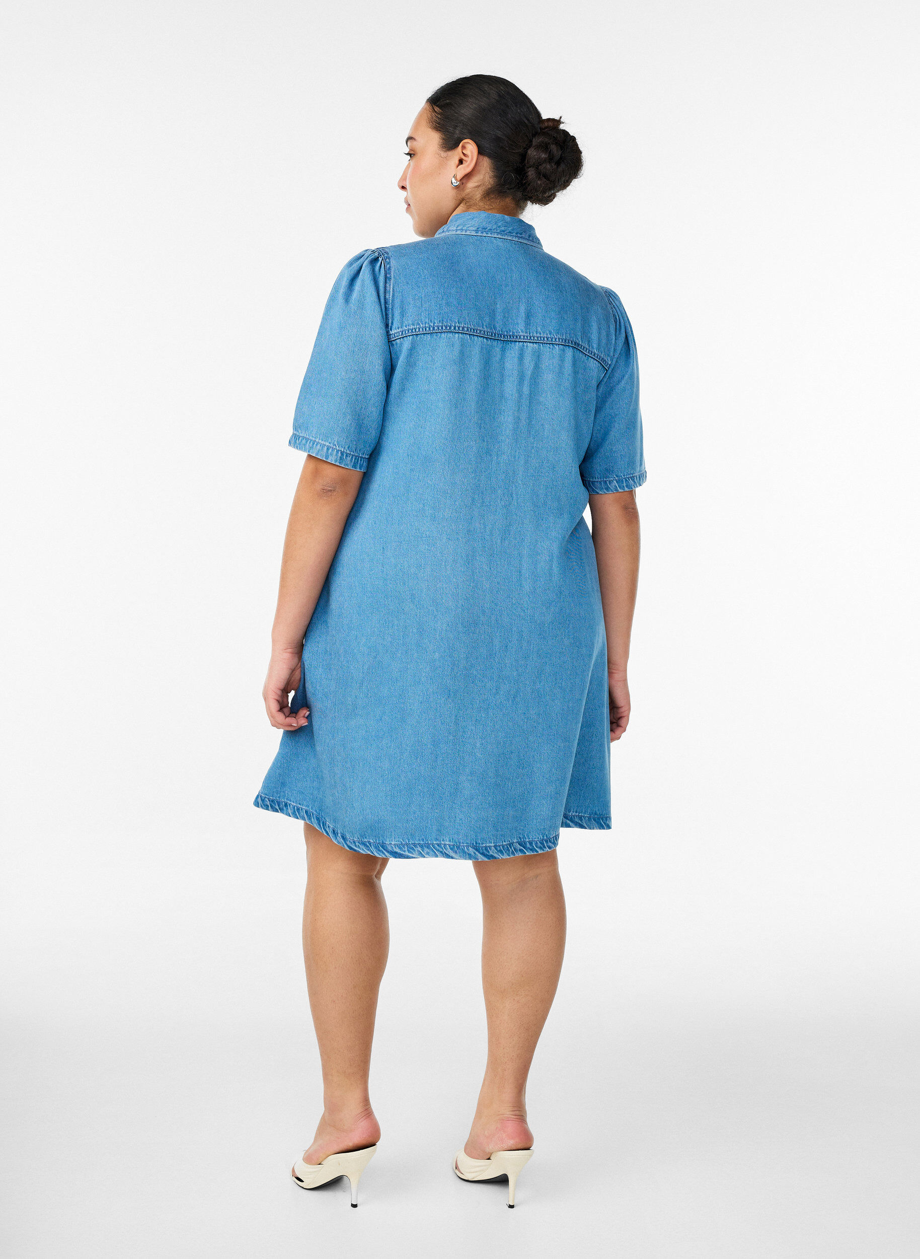 ZizziRobe en jean en lyocell avec boutons et manches courtes, Bleu Clair, Model image number 2