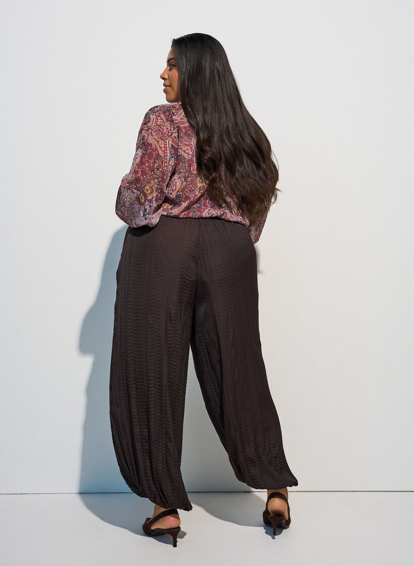 Pantalon ballon textur&eacute; avec ceinture &eacute;lastique, Marron, Model image number 1