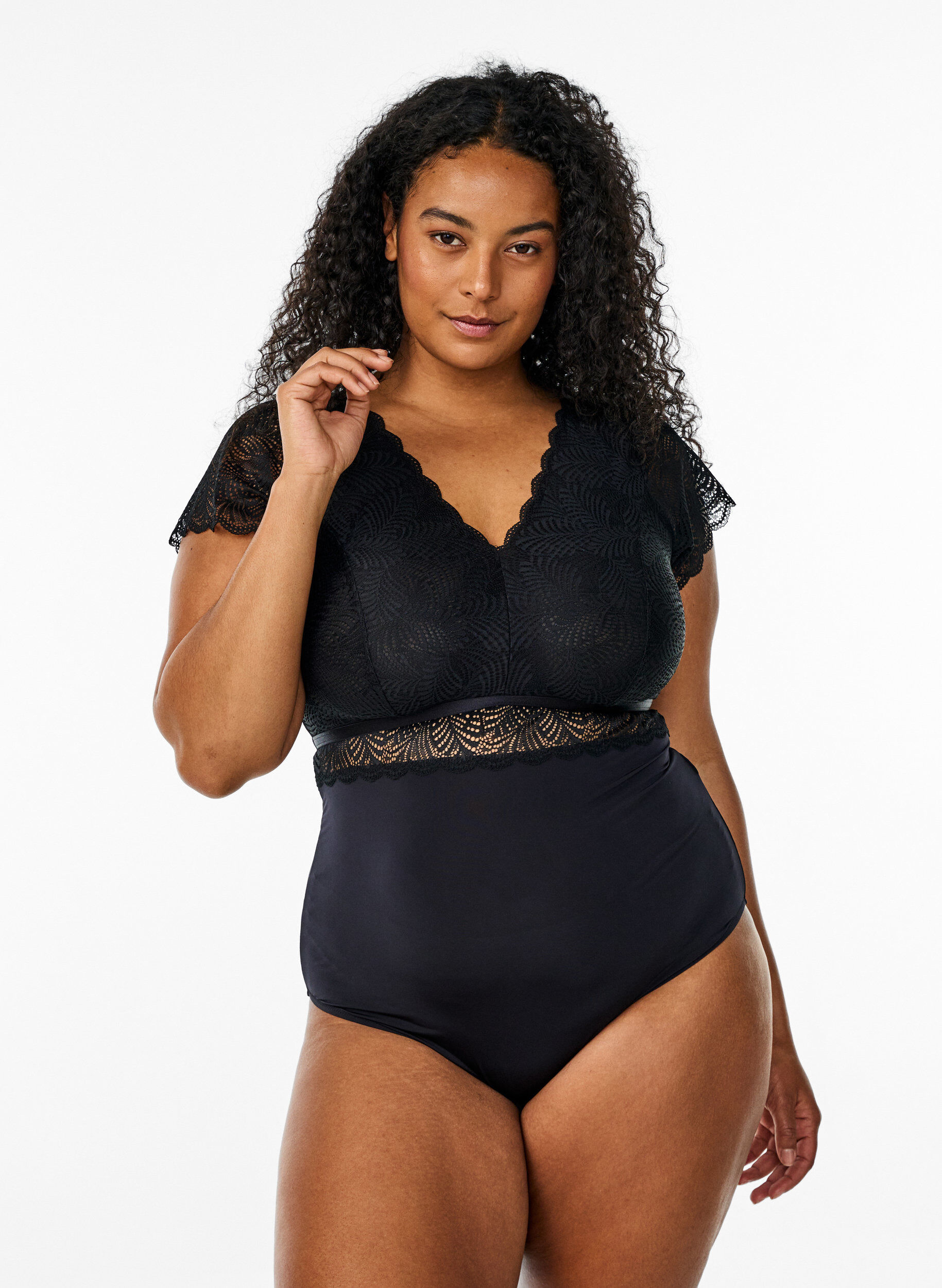Body &agrave; manches courtes avec dentelle, Noir, Model