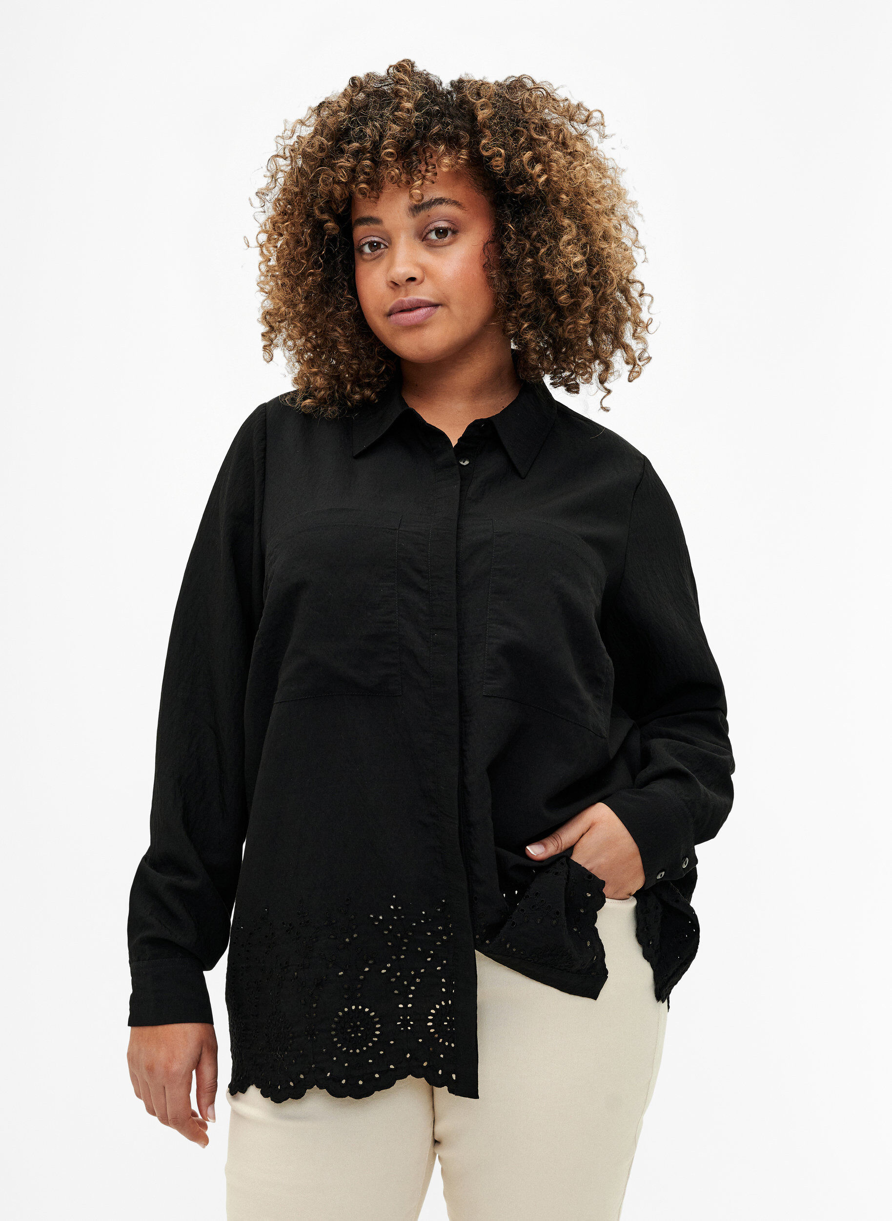 Zizzi Chemise en viscose avec broderie anglaise, Black, Model image number 0