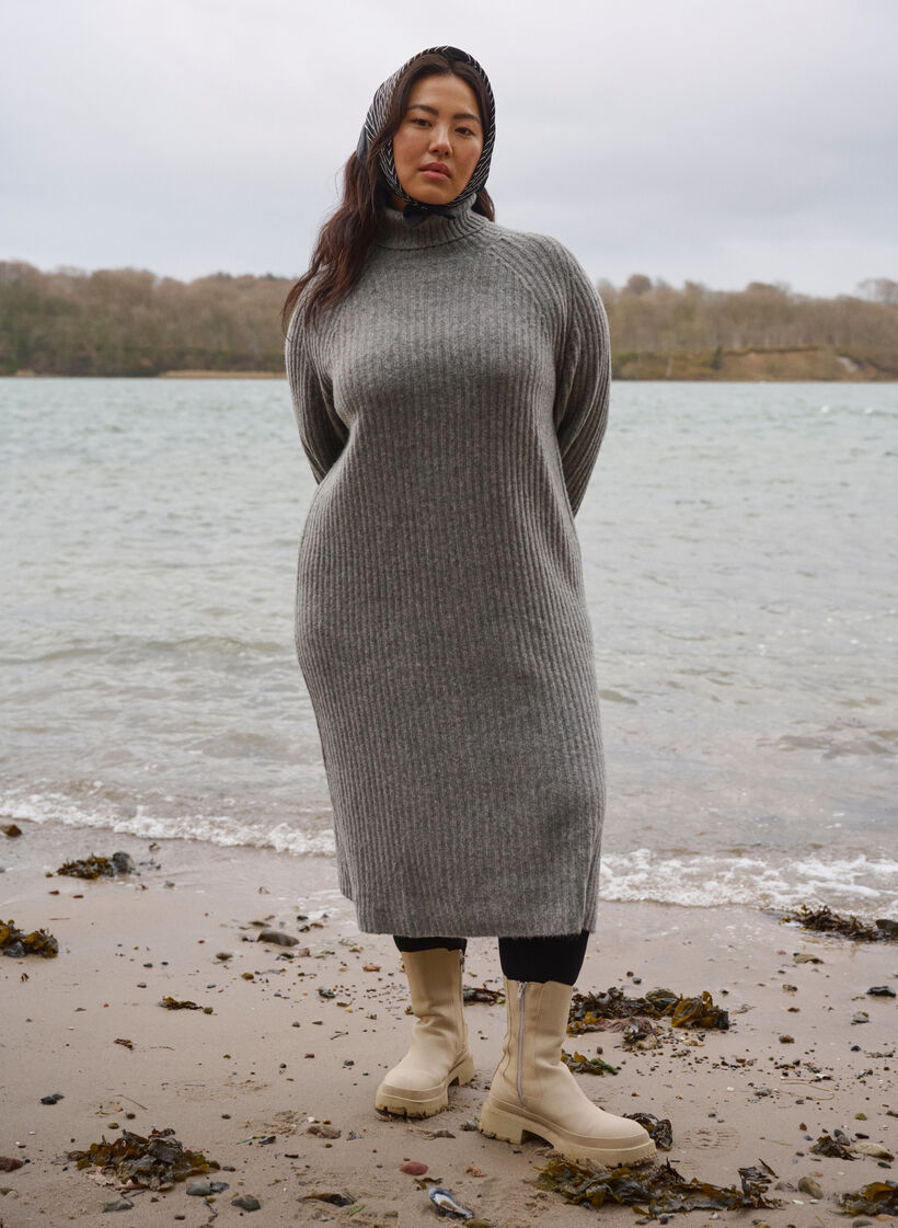 Longue robe en maille avec col roulé, Medium Grey Mel., Image image number 0