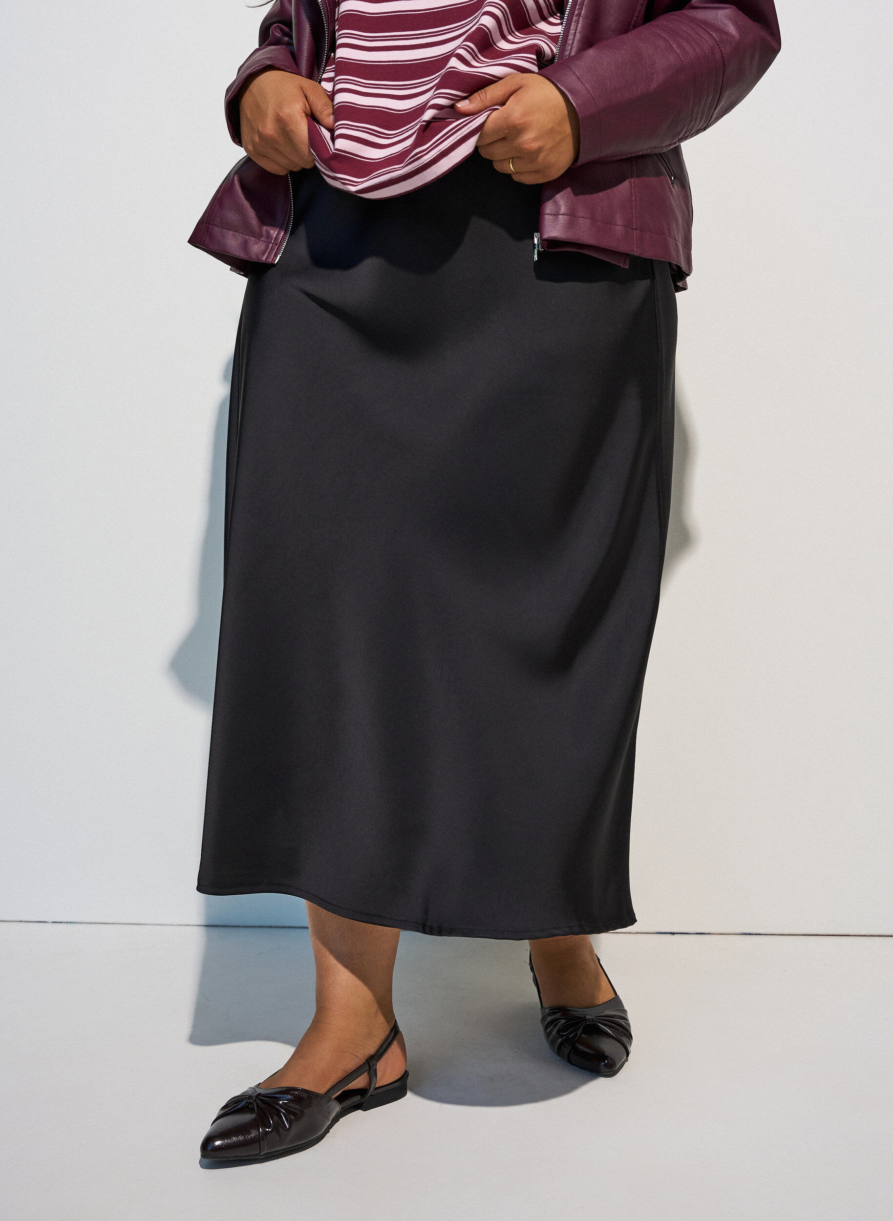 ZizziJupe midi en satin, Noir, Model image number 3