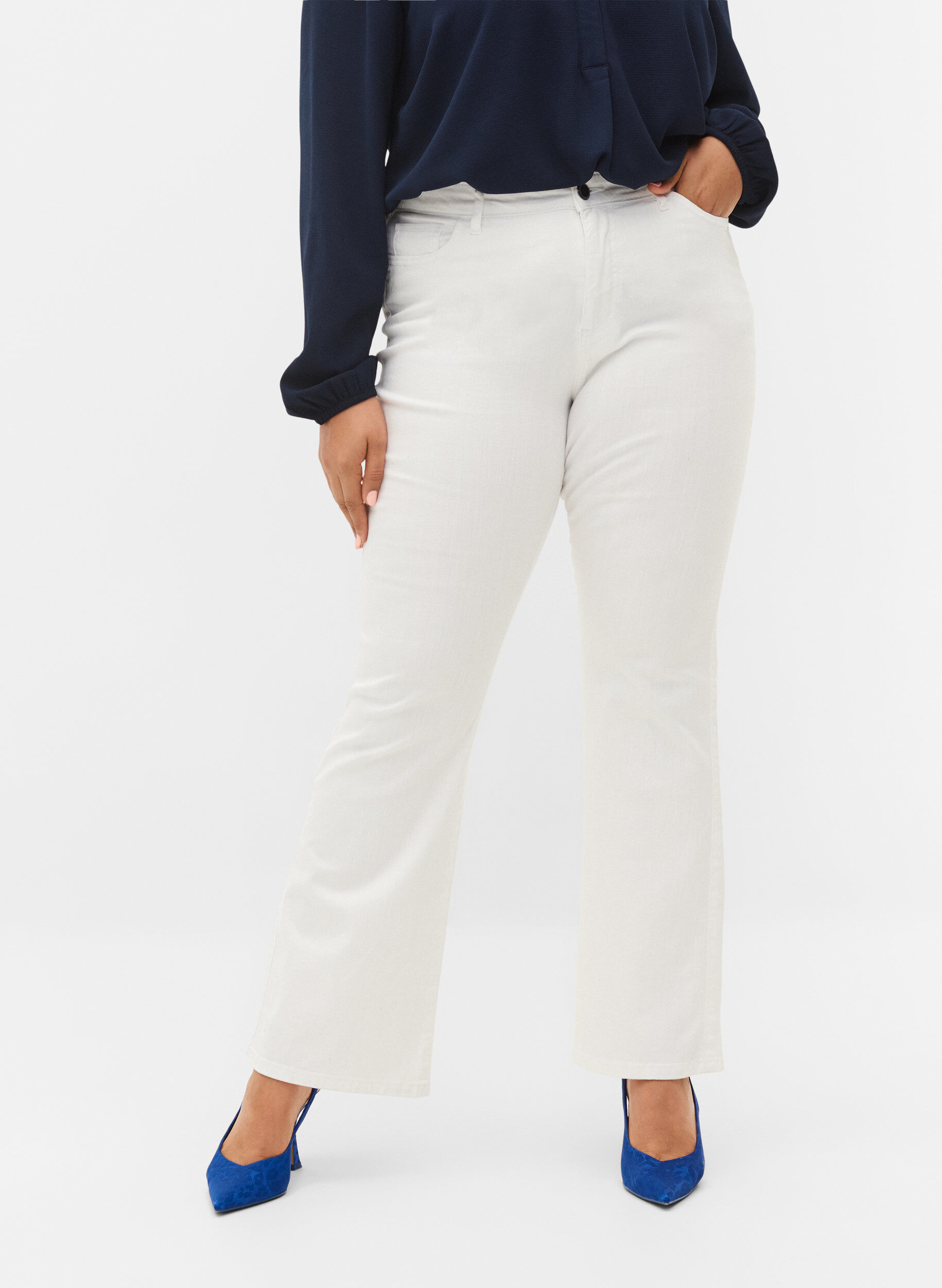 Zizzi Jeans bootcut Ellen &agrave; taille haute, Blanc, Model image number 2