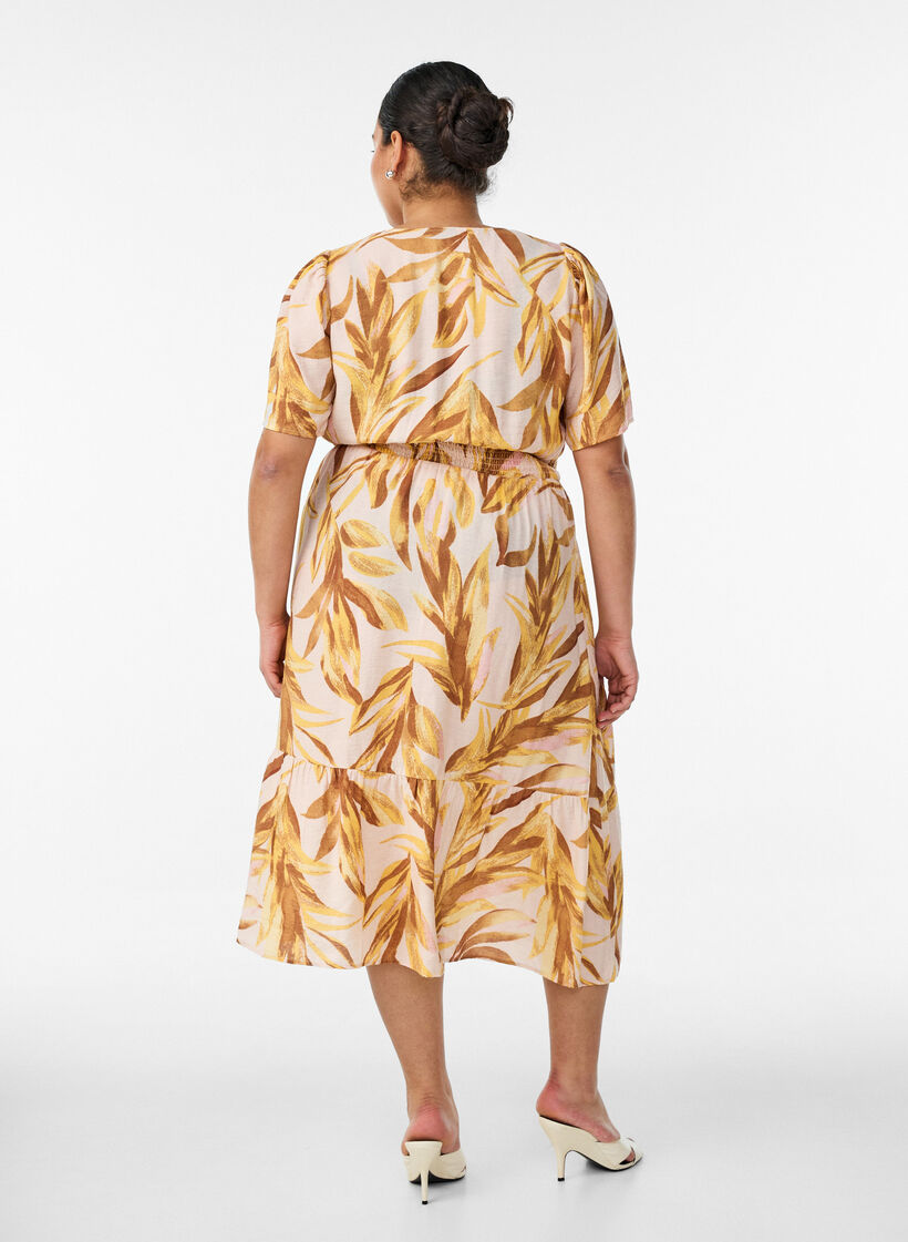 Robe midi en viscose &agrave; imprim&eacute; feuillage et taille smock&eacute;e, Jaune, Model image number 1