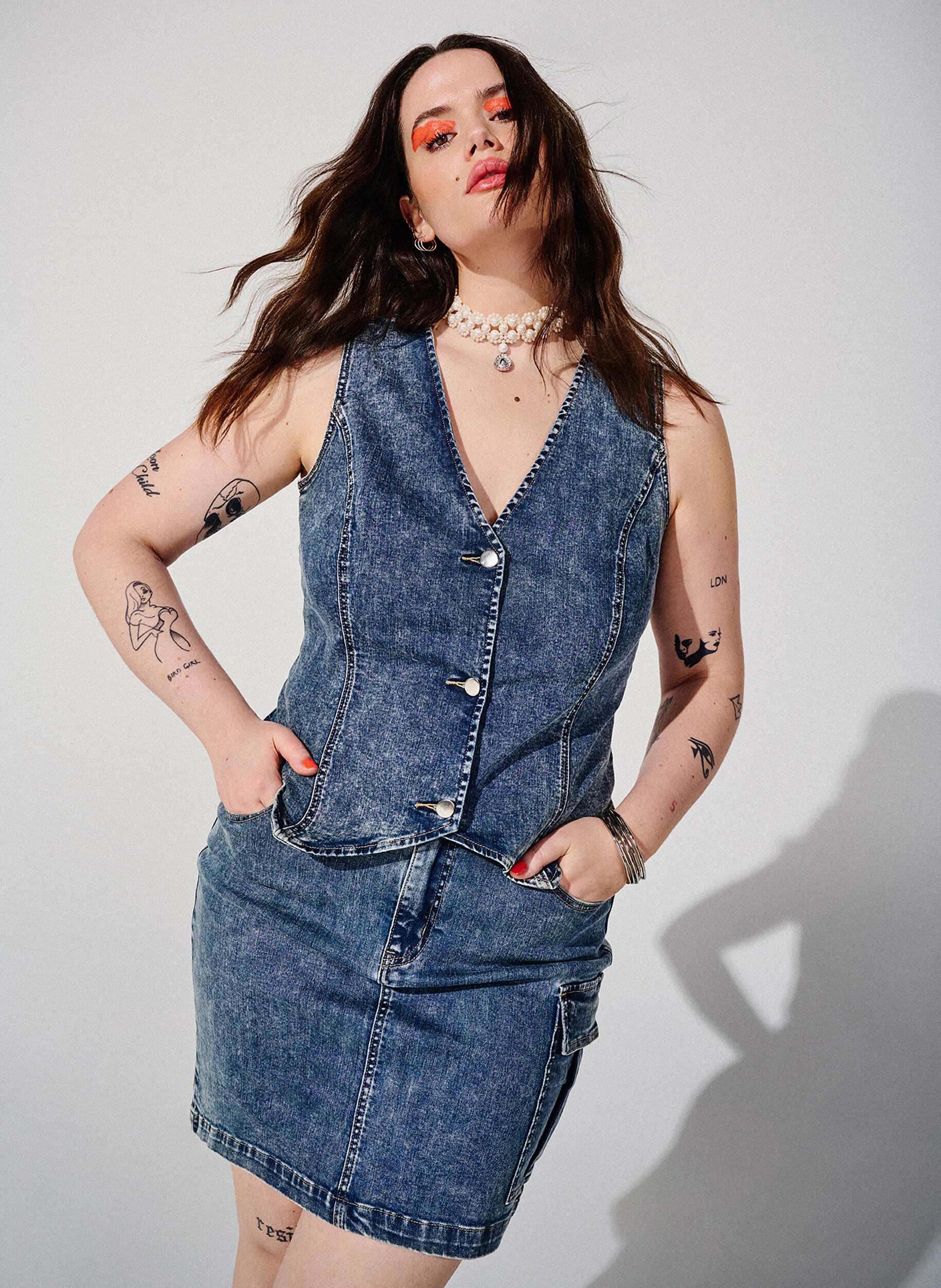 Zizzi Jupe en jean pr&egrave;s du corps avec poche cargo, Blue Denim, Image image number 0