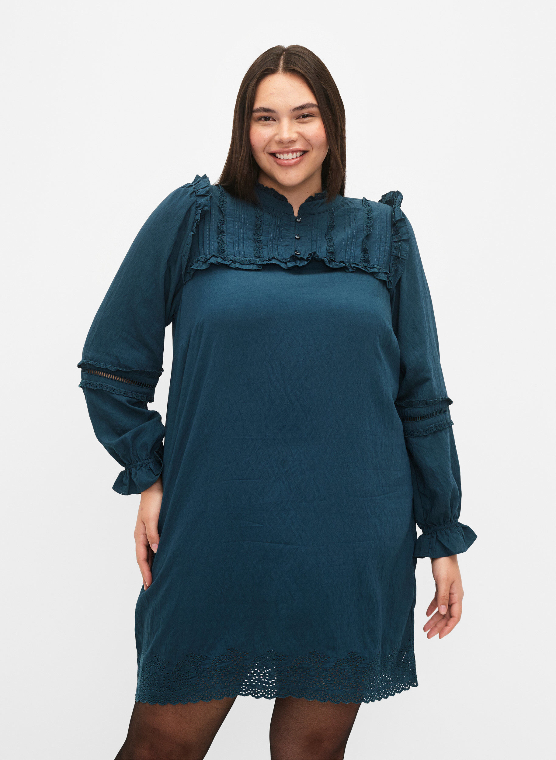 Zizzi Robe en viscose avec broderie anglaise et volants, Reflecting Pond, Model image number 0