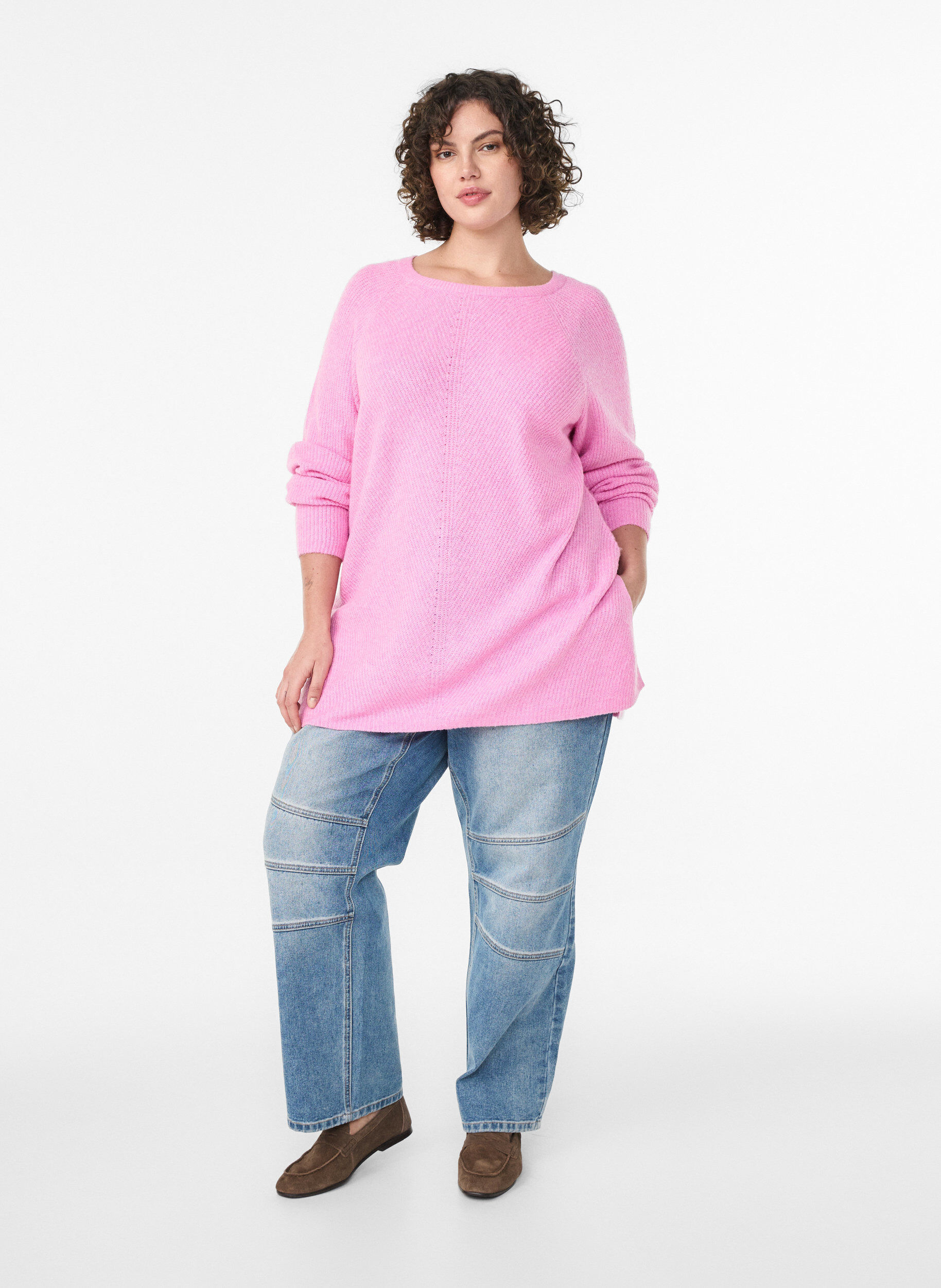 Zizzi Pull en maille &agrave; motif diagonal et manches raglan, Rose, Model image number 1