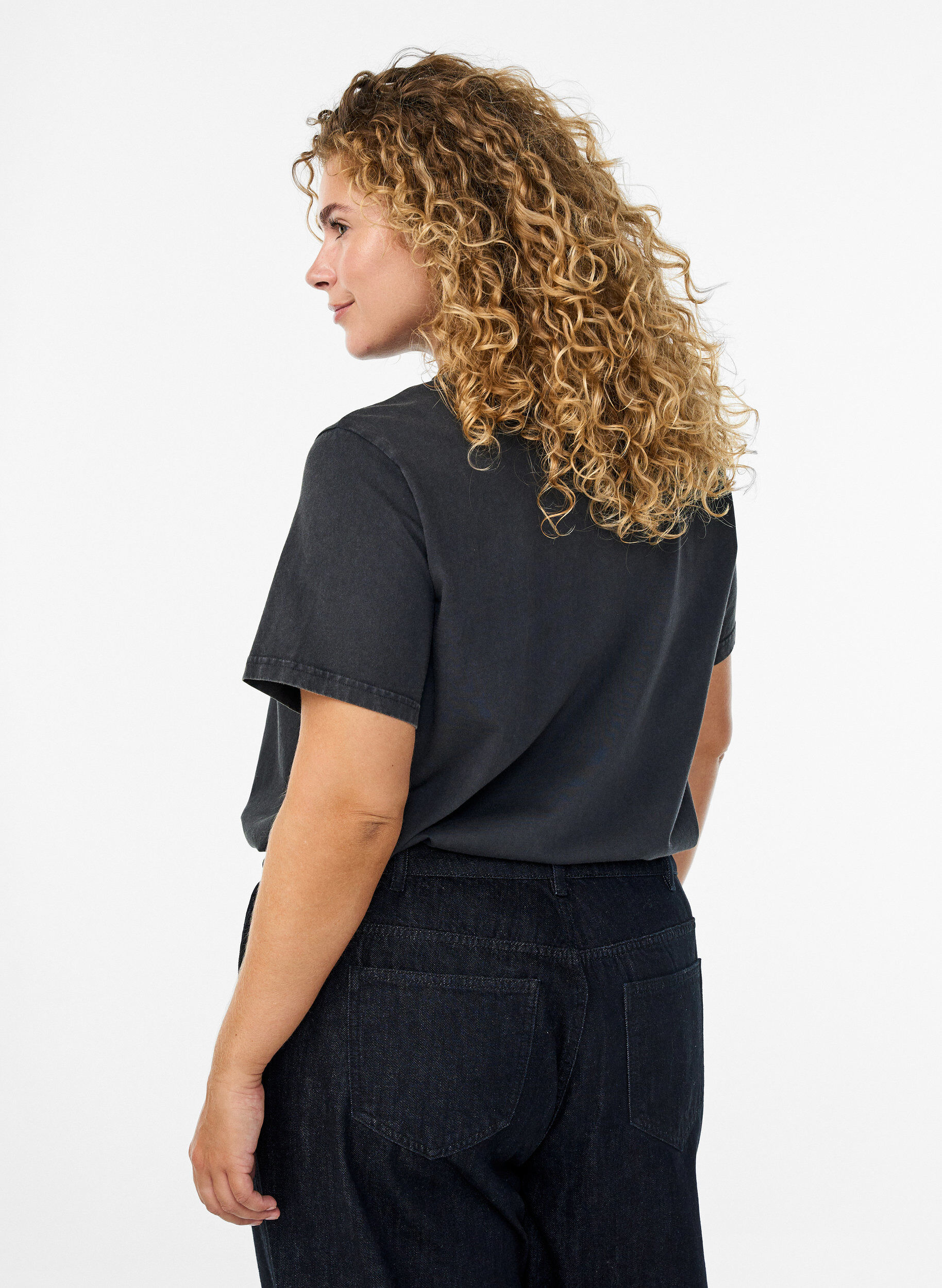 Zizzi T-shirt en coton bio avec clous, Gris anthracite, Model image number 2