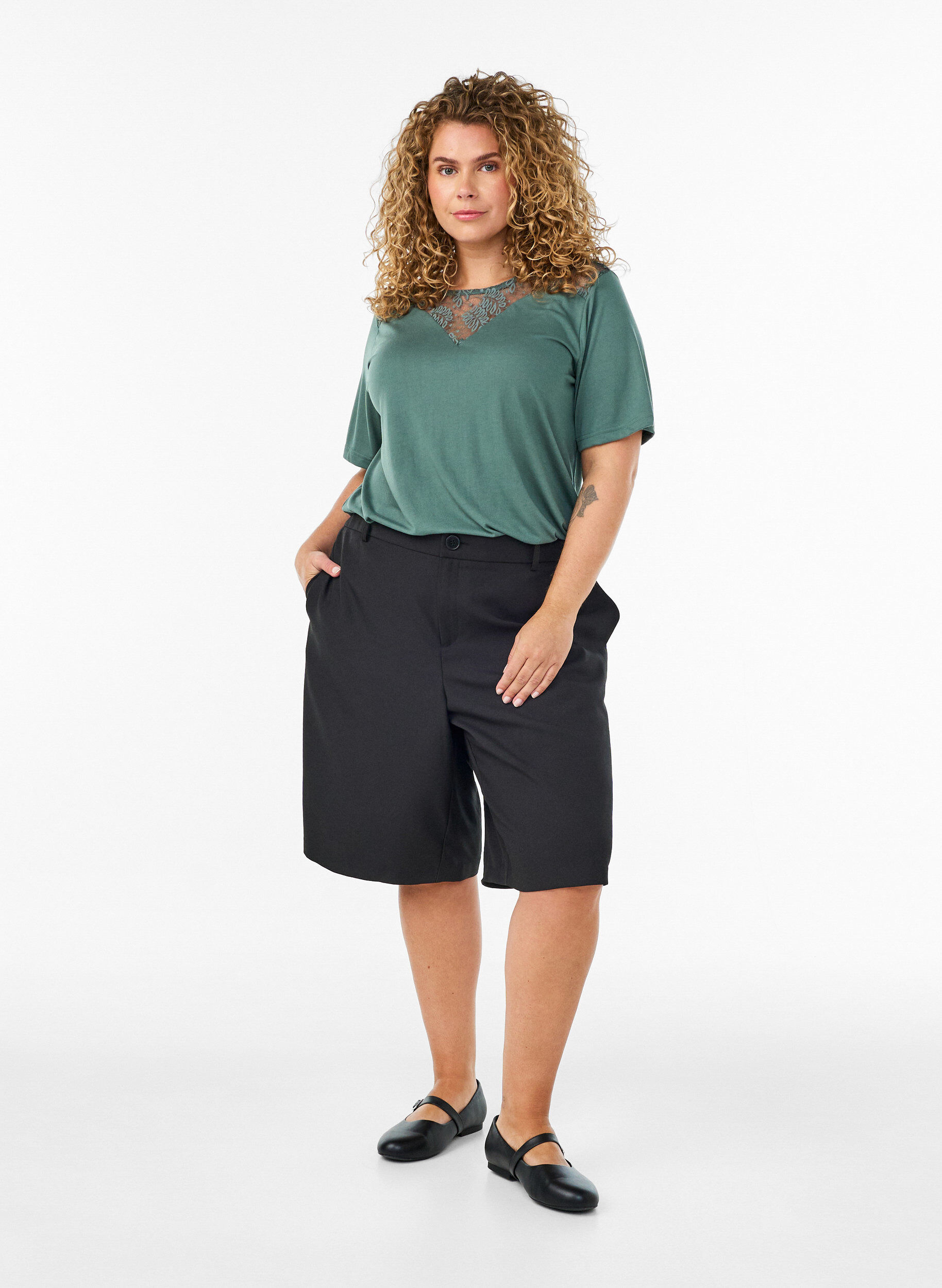ZizziBlouse avec empi&egrave;cement en dentelle et manches ballon, Vert, Model image number 1