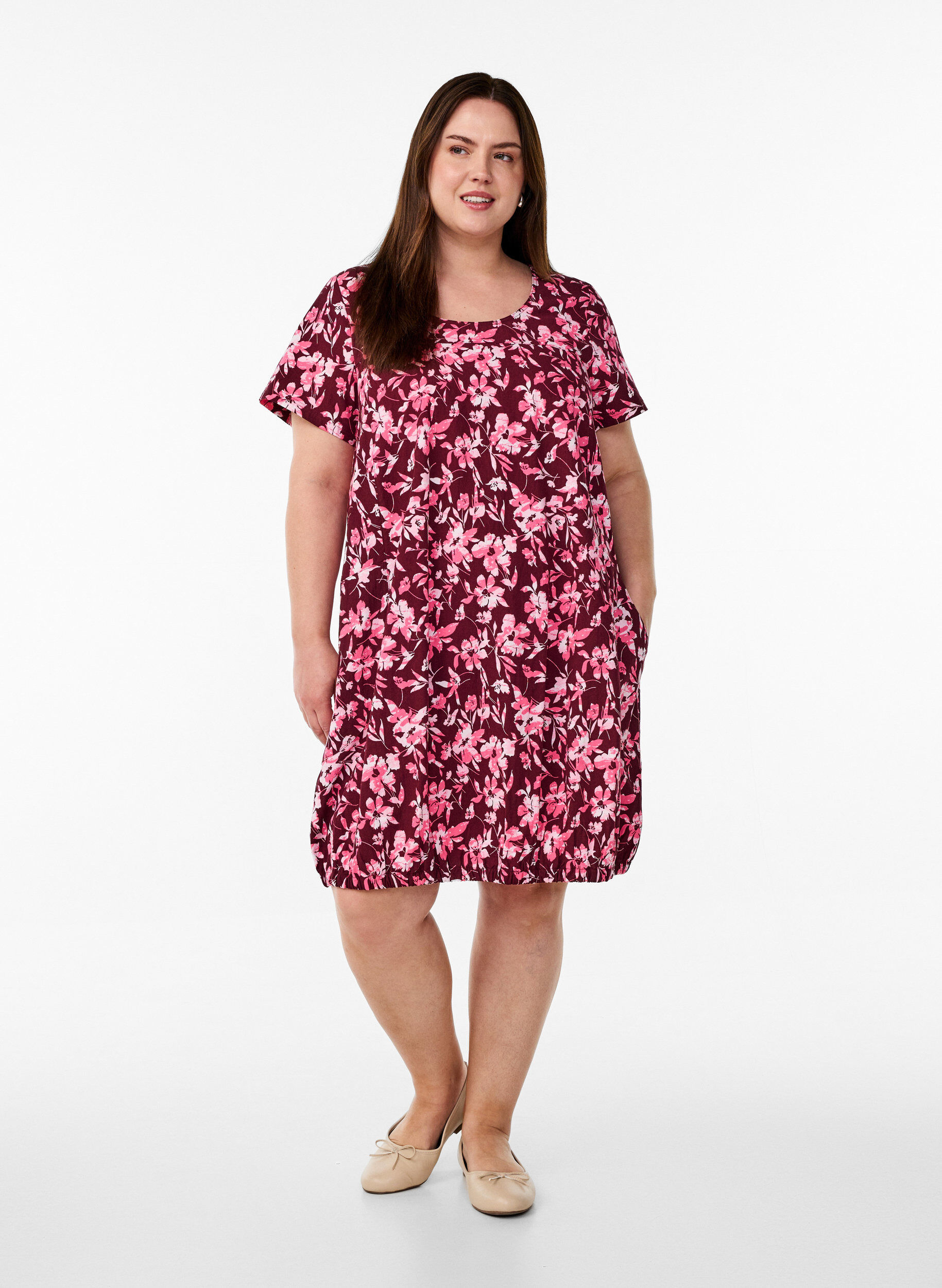 Zizzi Robe en coton imprim&eacute; &agrave; manches courtes, Bordeaux fonc&eacute;, Model image number 1