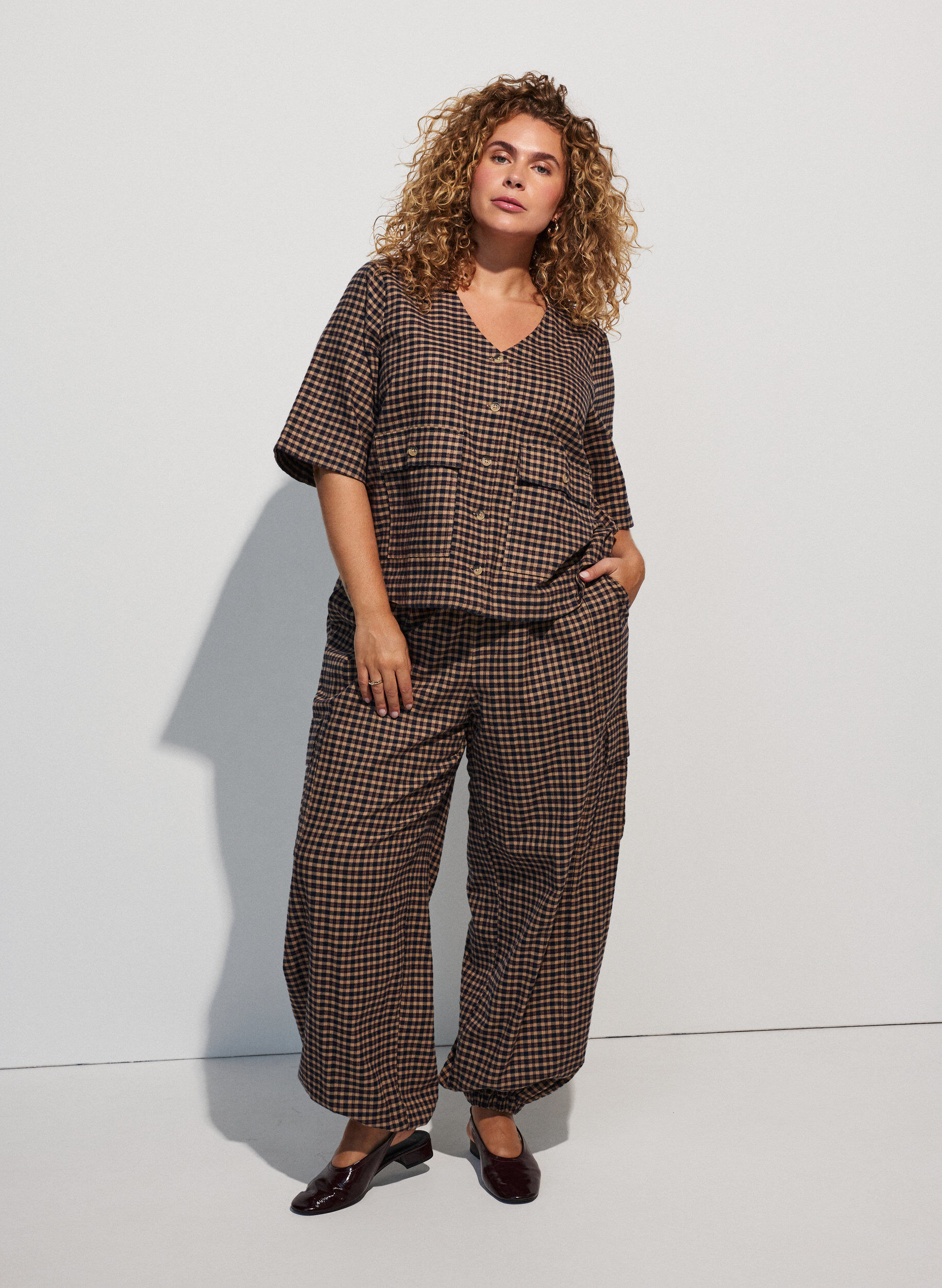 Pantalon cargo en coton &agrave; carreaux, Marron, Model