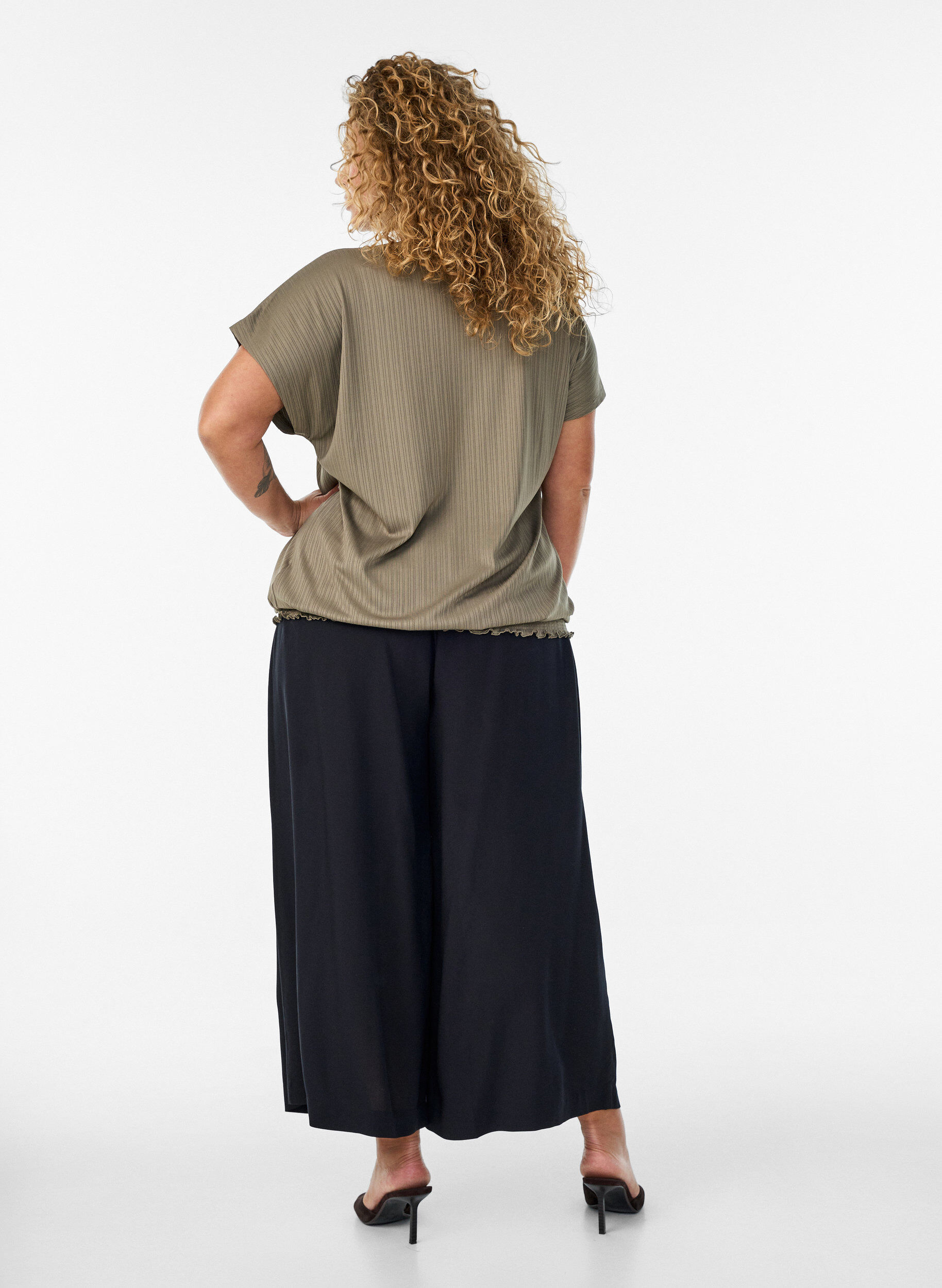 ZizziJupe-culotte en viscose avec une taille haute et une coupe ample, Noir, Model image number 1