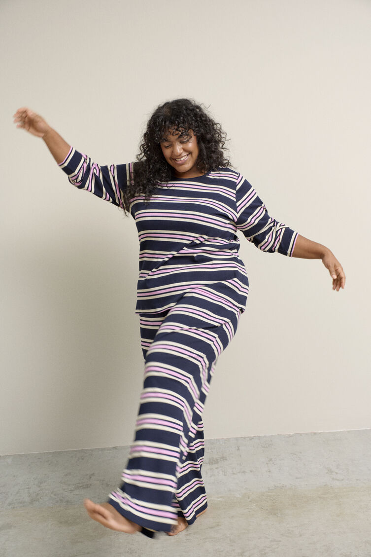 Ensemble de nuit en jersey c&ocirc;tel&eacute; &agrave; rayures, , Model