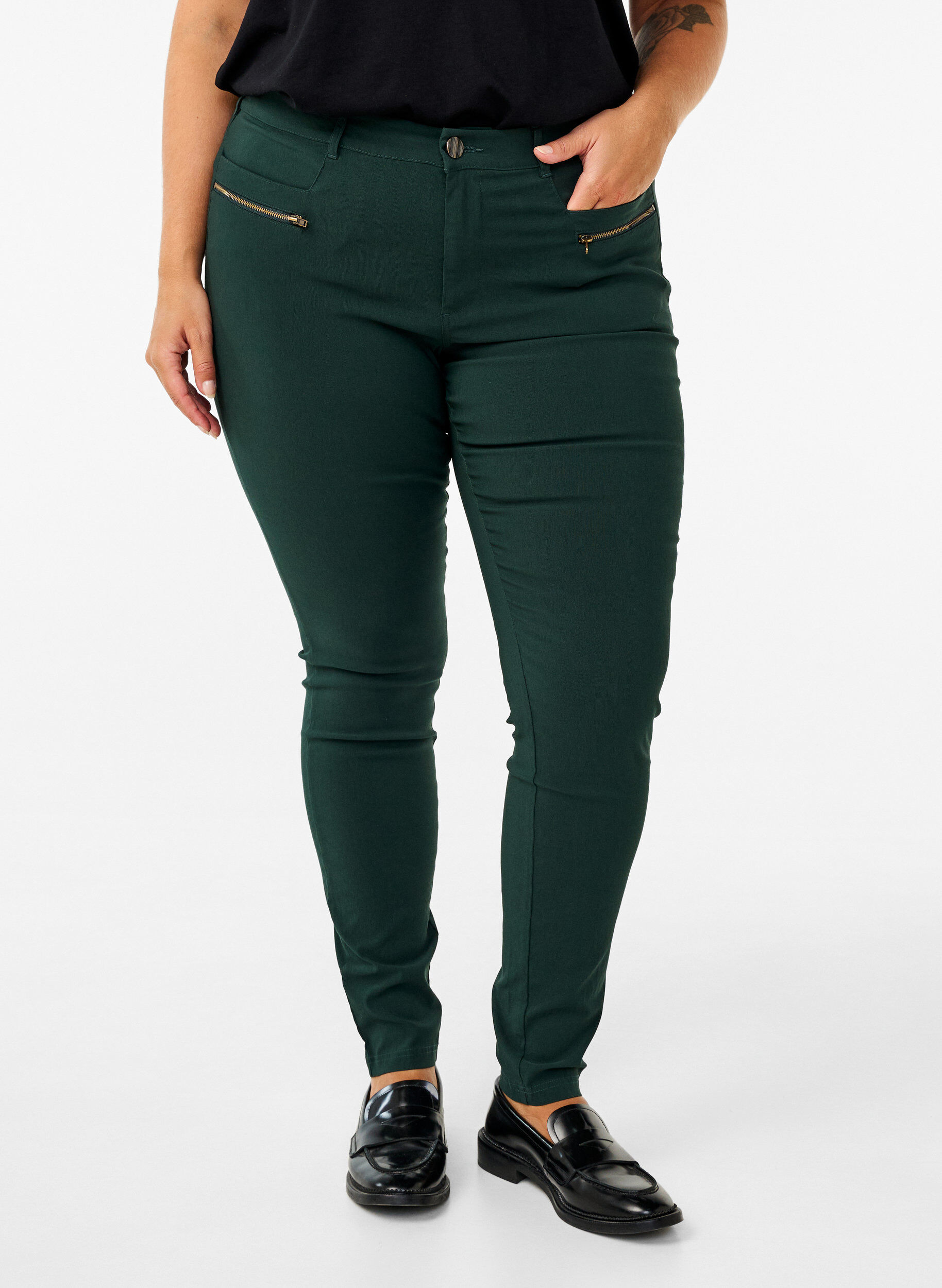 Zizzi Pantalon moulant avec d&eacute;tails de fermetures &eacute;clairs , Vert fonc&eacute;, Model image number 2